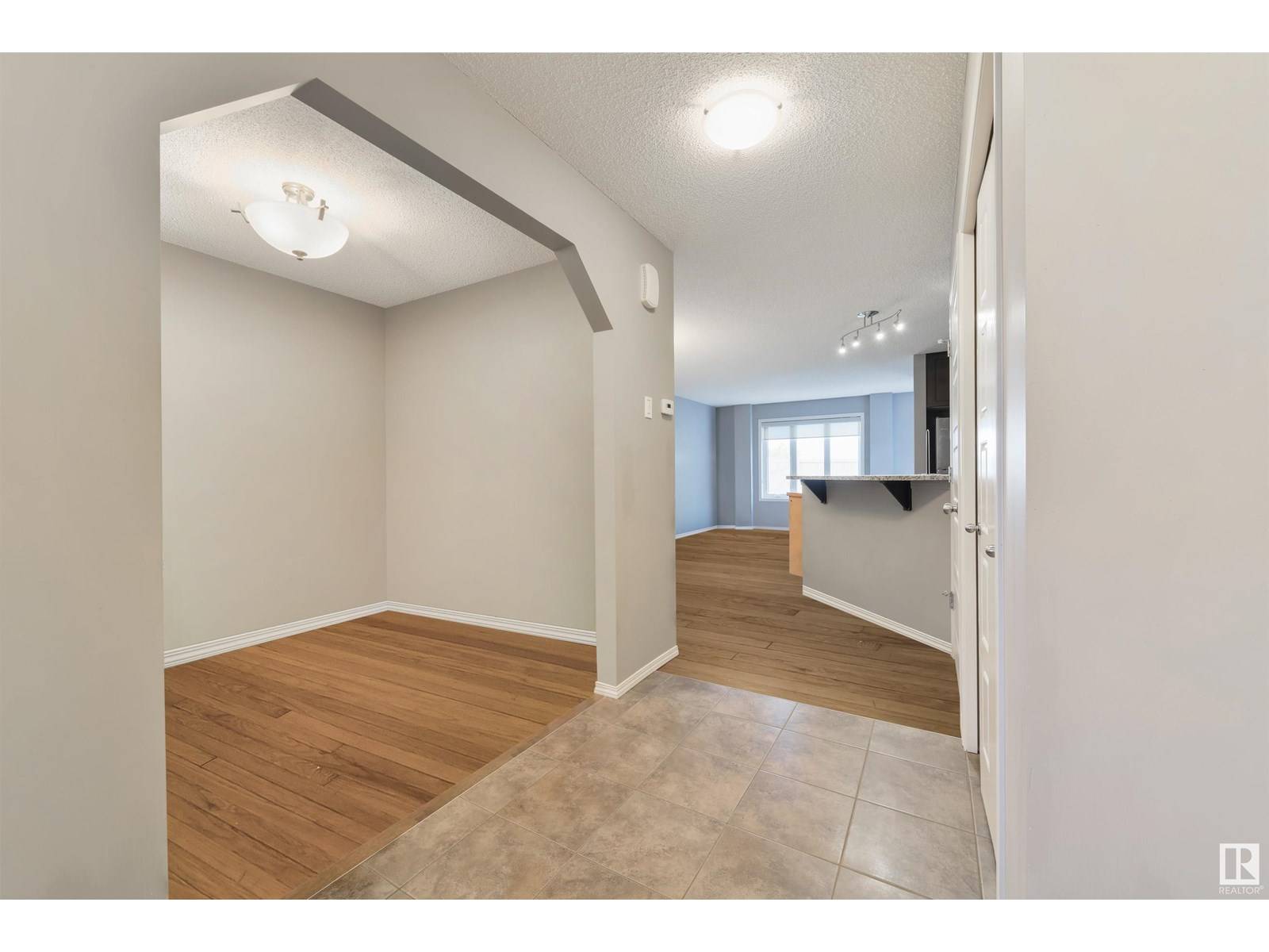 Edmonton, AB T6W2Y3,7161 CARDINAL WY SW