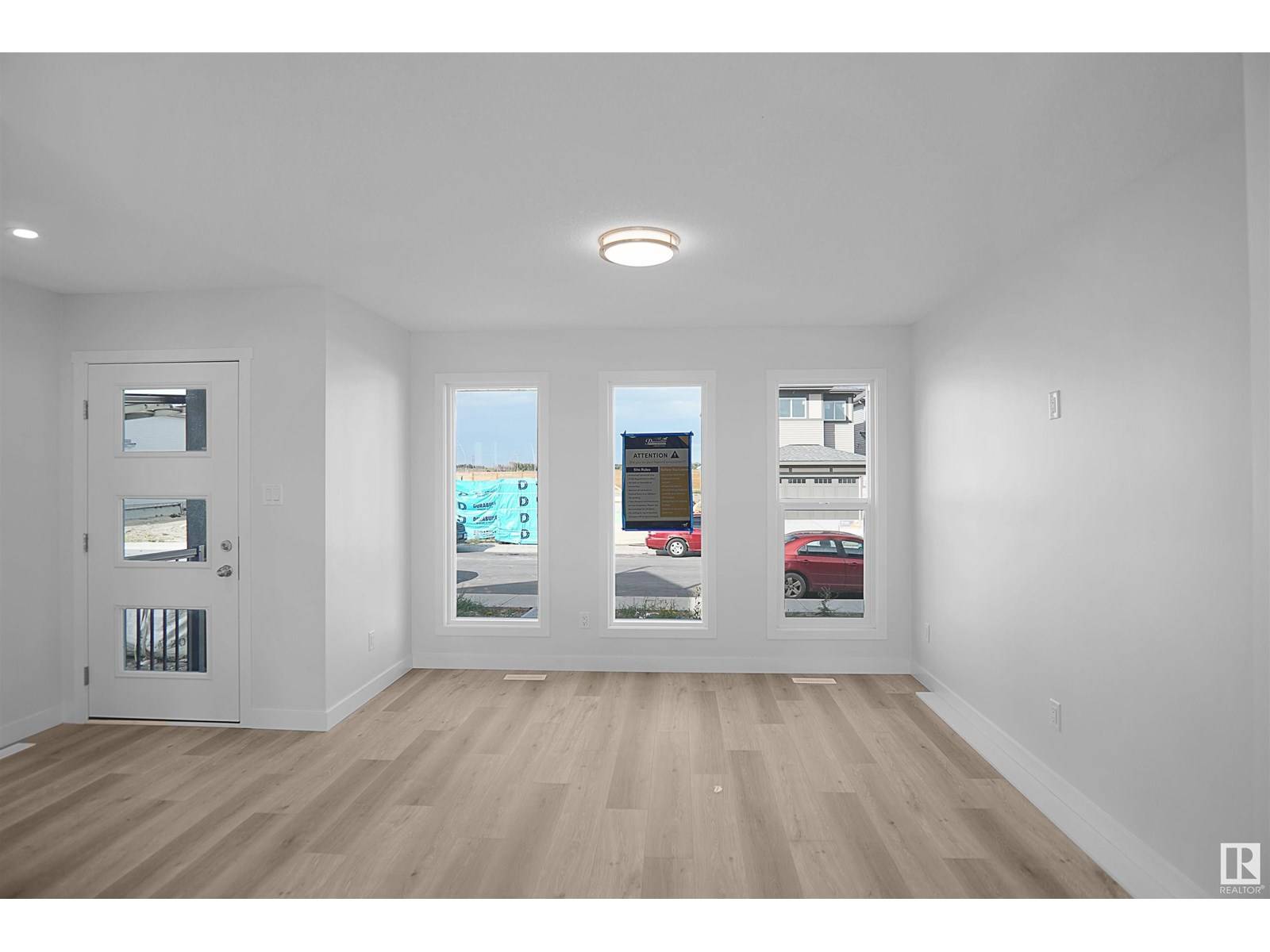 Edmonton, AB T6M3C4,18843 29 AV NW