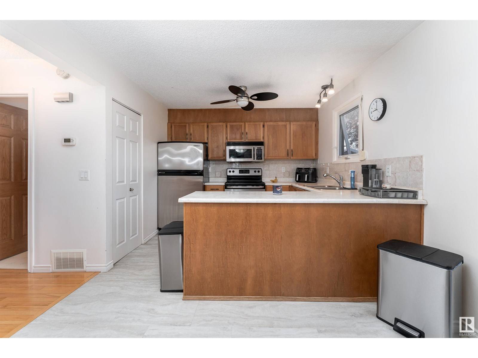 Edmonton, AB T5Y1Y9,15112 22 ST NW
