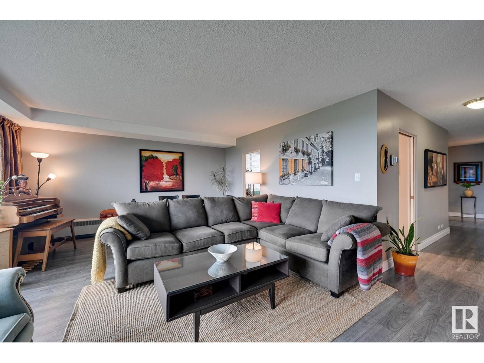 Edmonton, AB T5N3K2,#503 12207 JASPER AV NW