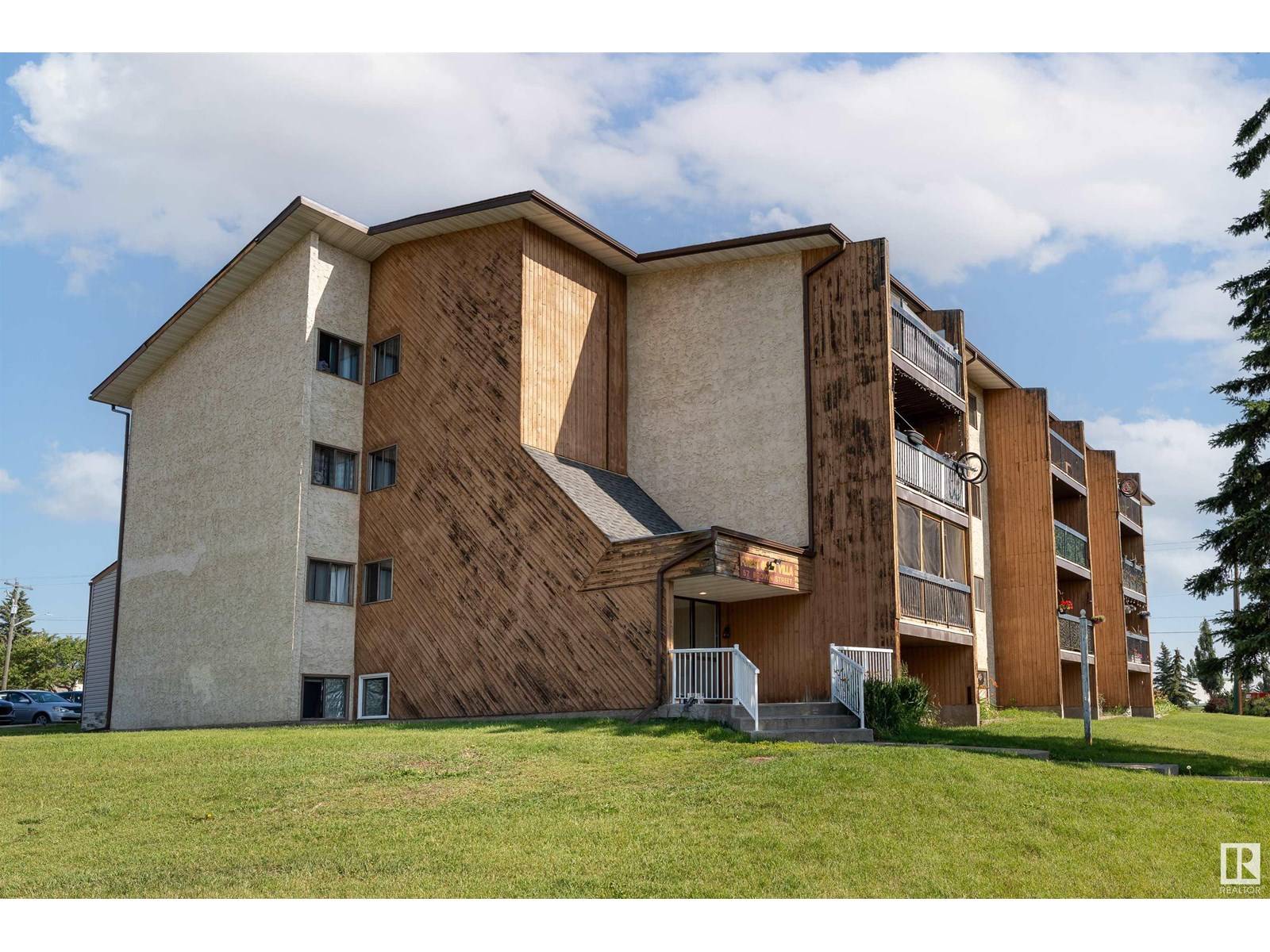 Stony Plain, AB T7Z1P3,#101 57 BROWN ST