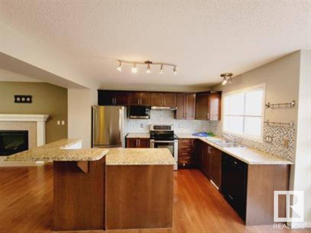 Edmonton, AB T6R0K6,7707 SCHMID CR NW