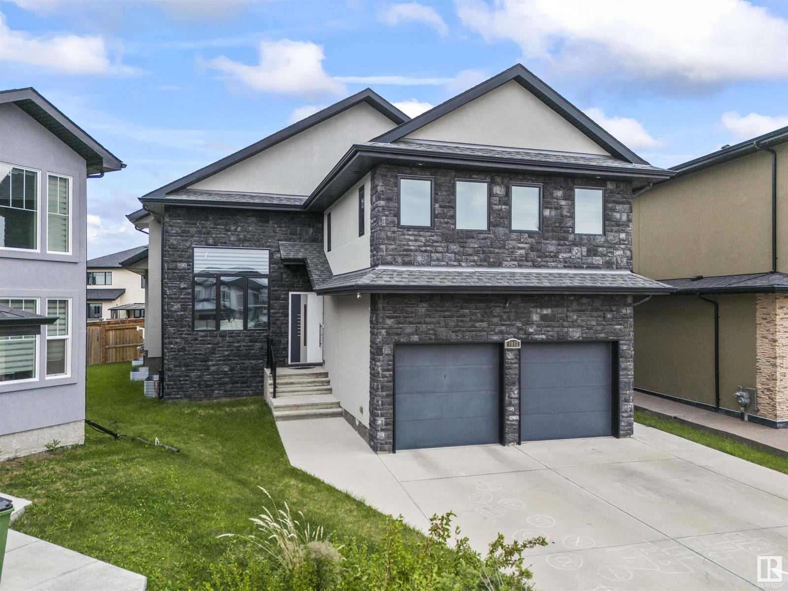 Edmonton, AB T5Z0V4,1012 148 AV NW