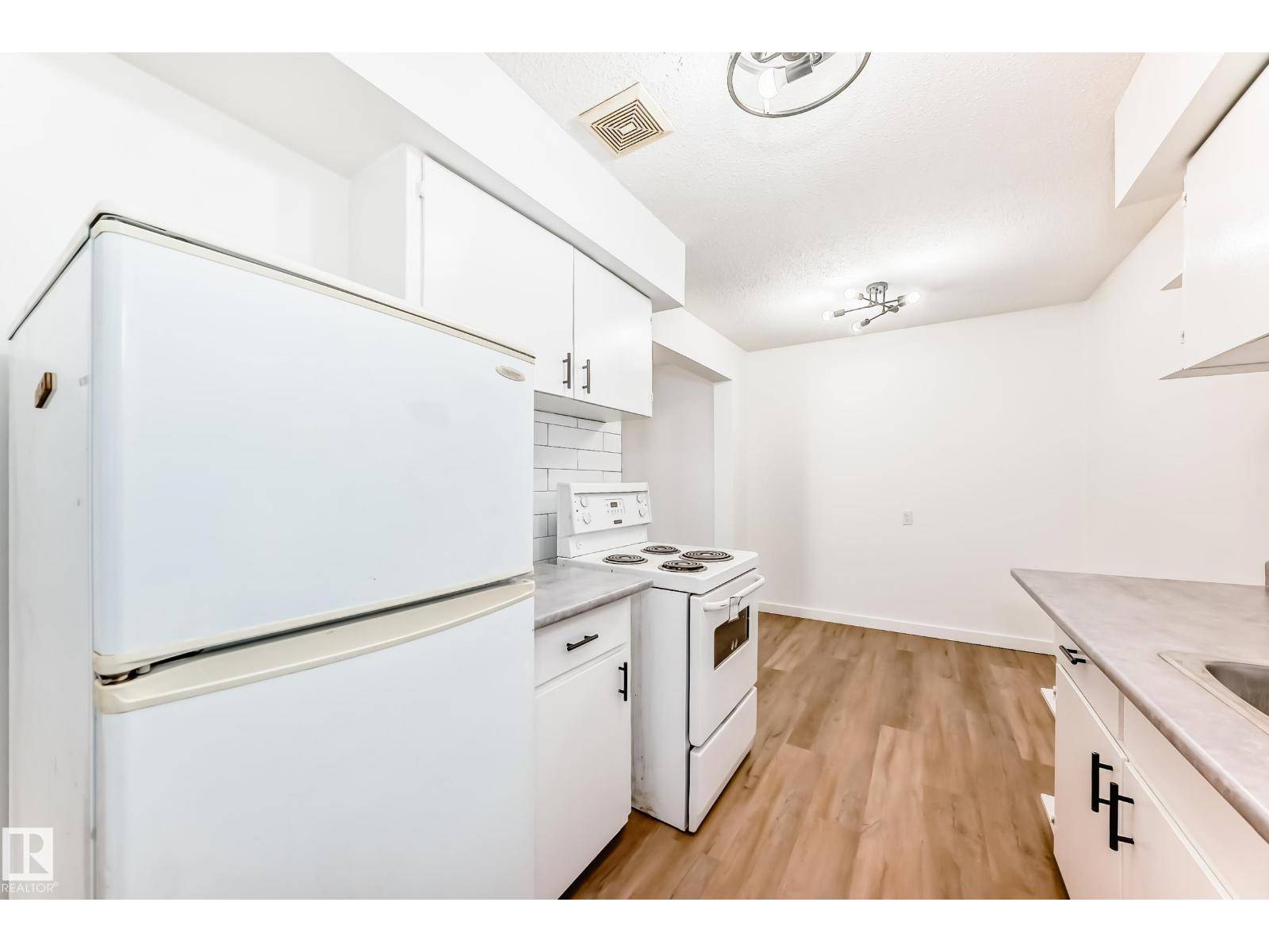 Edmonton, AB T5E2V7,#16 14225 82 ST NW