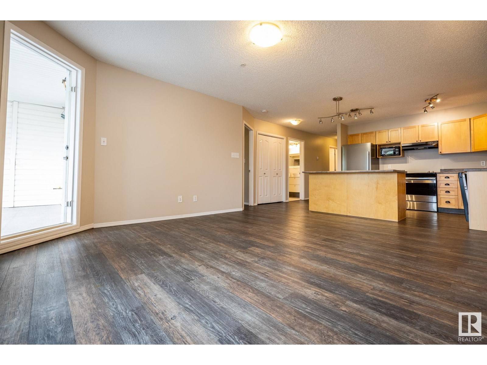Edmonton, AB T5K2Y8,#406 10311 111 ST NW