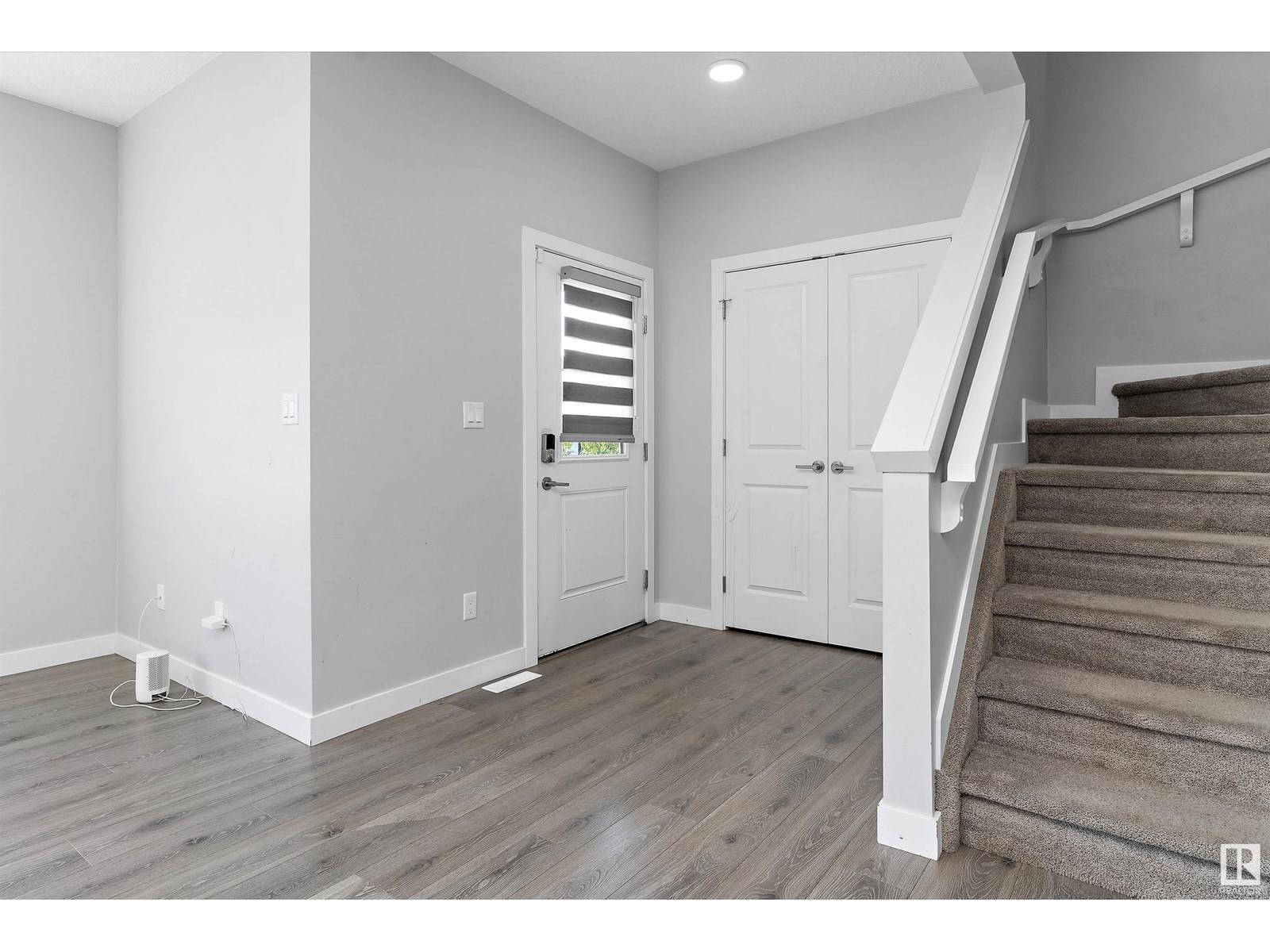 Edmonton, AB T6T2L4,2152 MAPLE RD NW