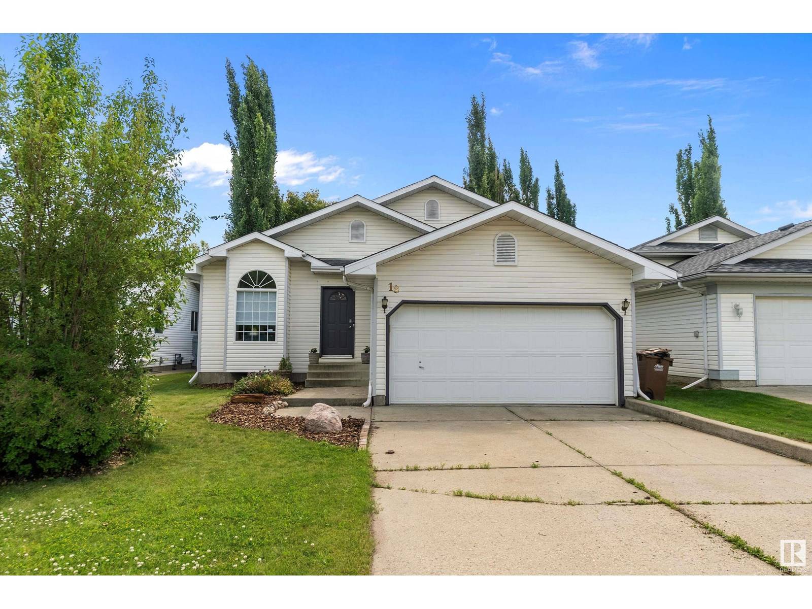 St. Albert, AB T8N6C5,18 ORANGEWOOD PL