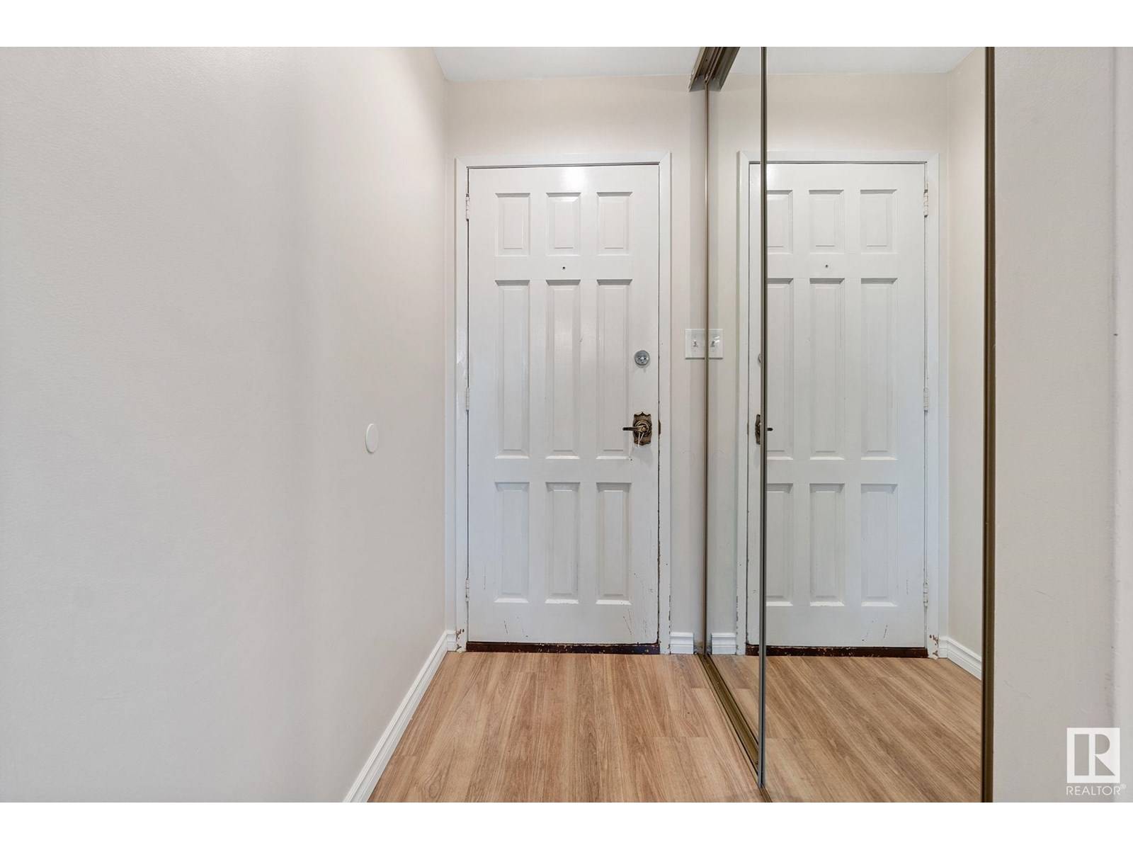 Edmonton, AB T5E1Z1,10523 137 AV NW