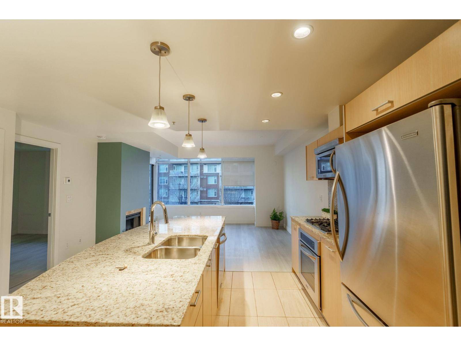 Edmonton, AB T6J2X1,#304 2510 109 ST NW