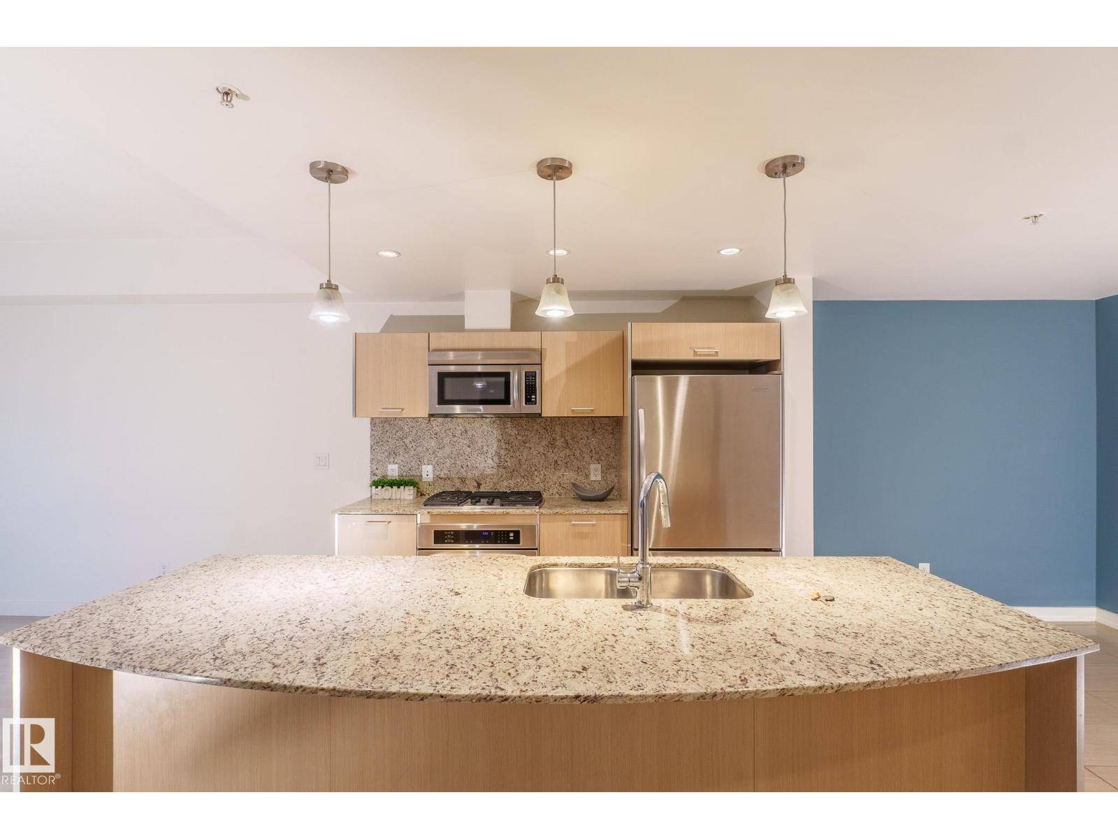 Edmonton, AB T6J2X1,#304 2510 109 ST NW