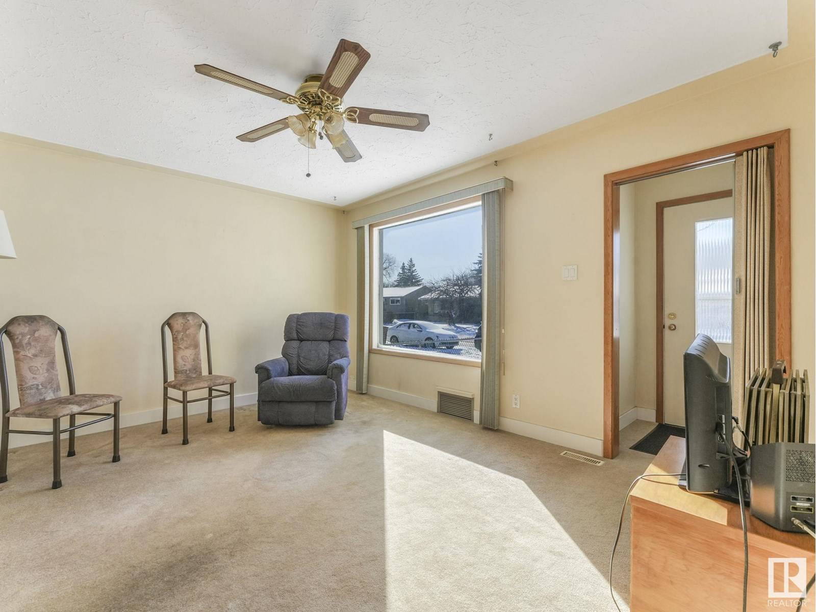 Edmonton, AB T5W3N1,11929 54 ST NW