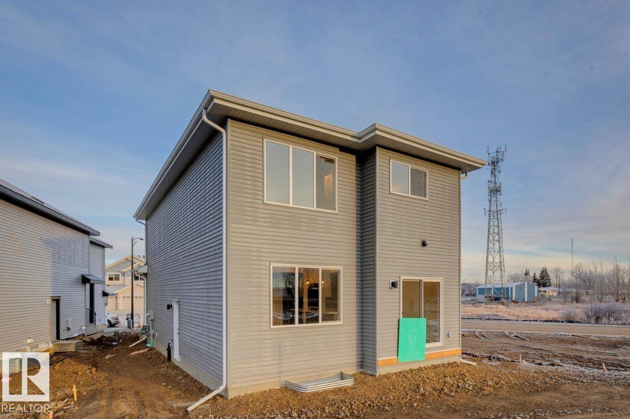 Edmonton, AB T6T2X3,907 18 AV NW NW