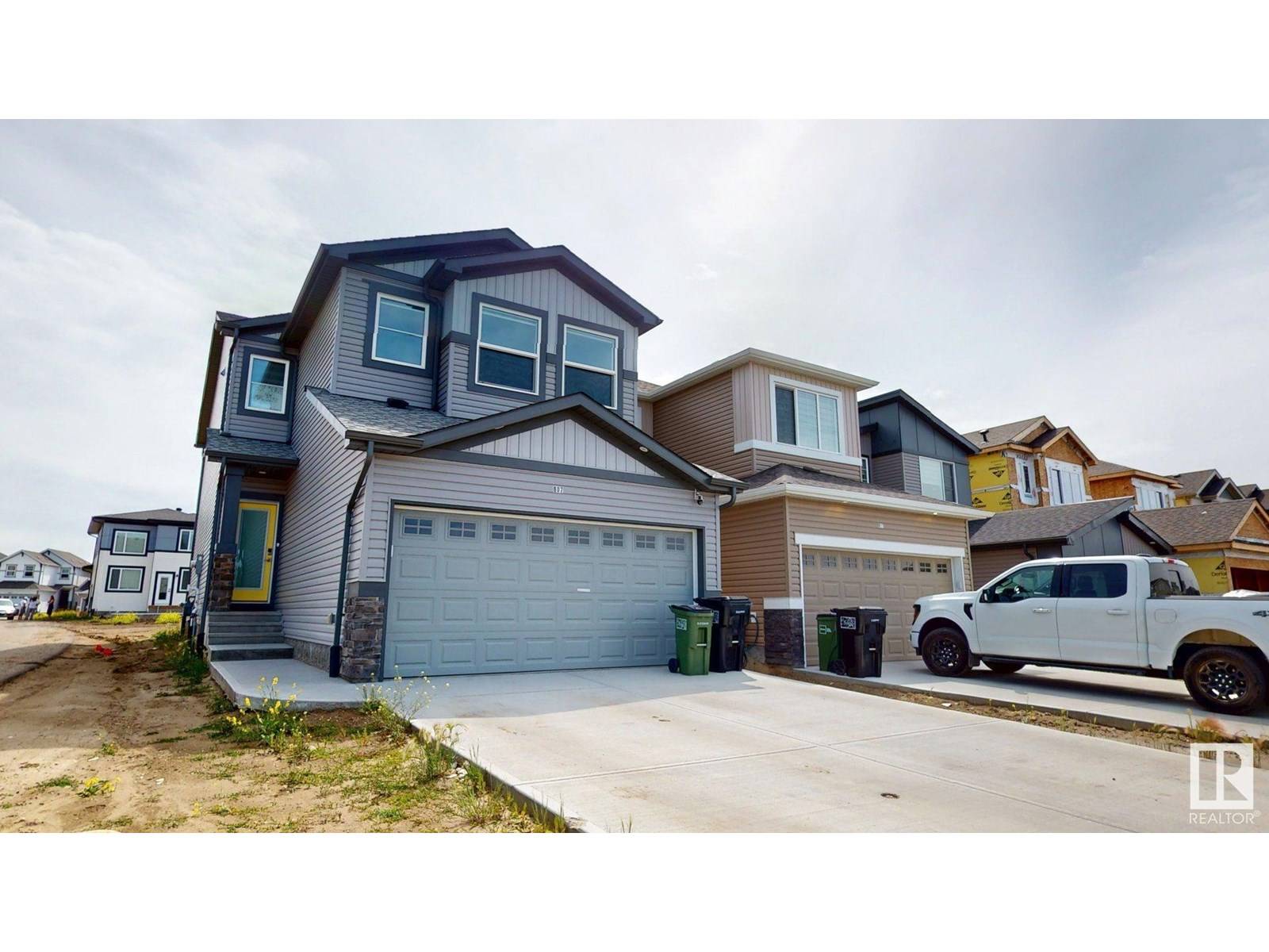 Edmonton, AB T6T2V6,607 31 AV NW