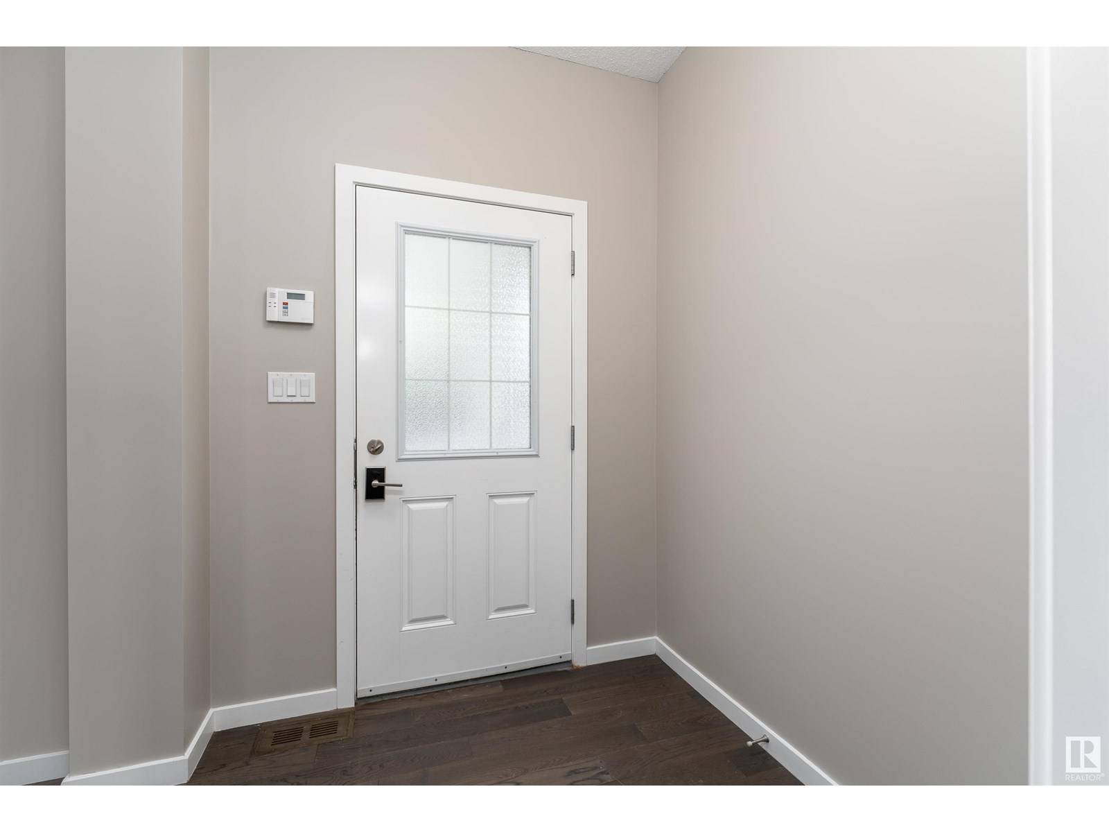 Edmonton, AB T6X0L6,2128 74 ST SW