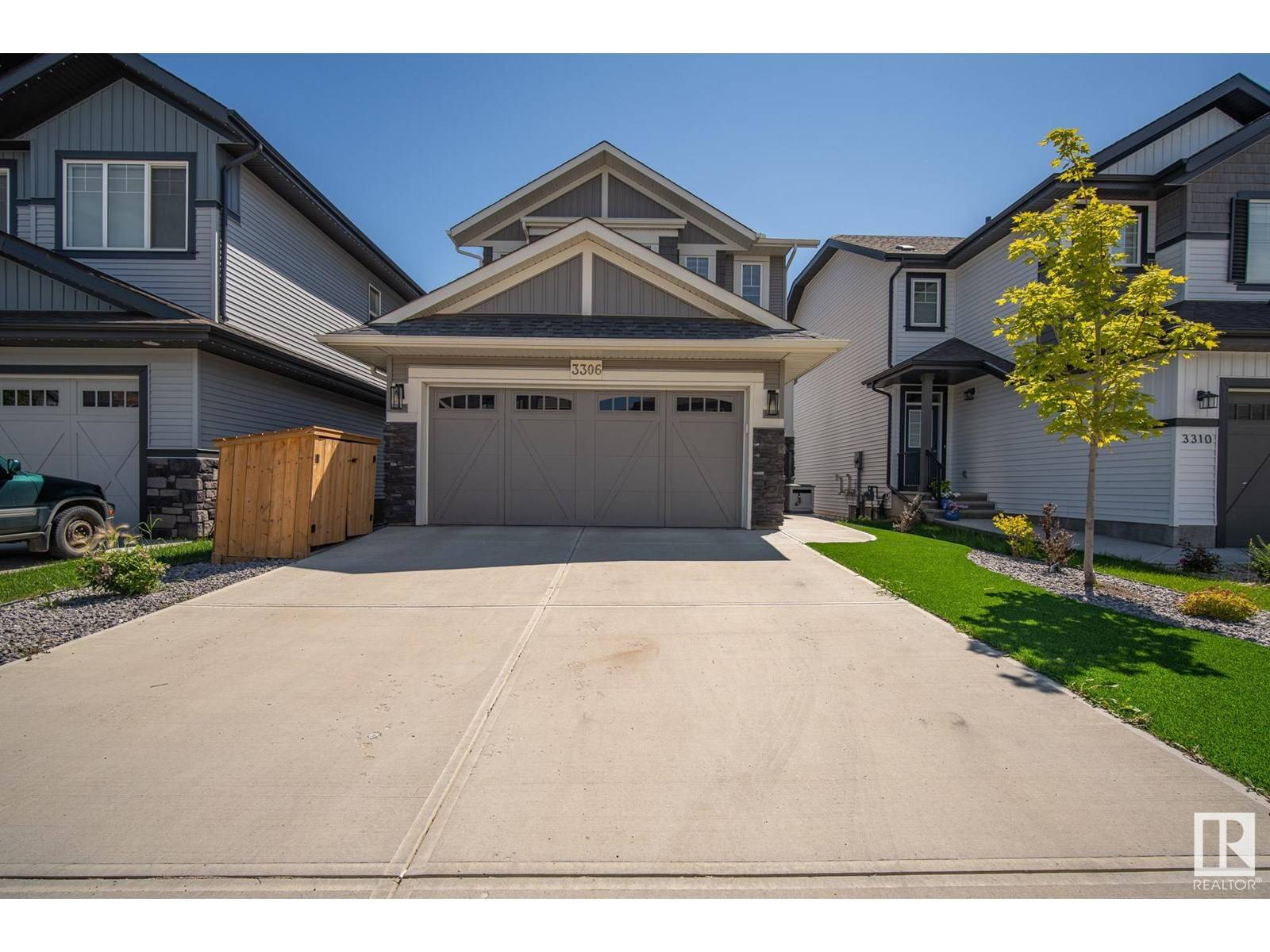 Edmonton, AB T6W4C2,3306 PARKER LO SW