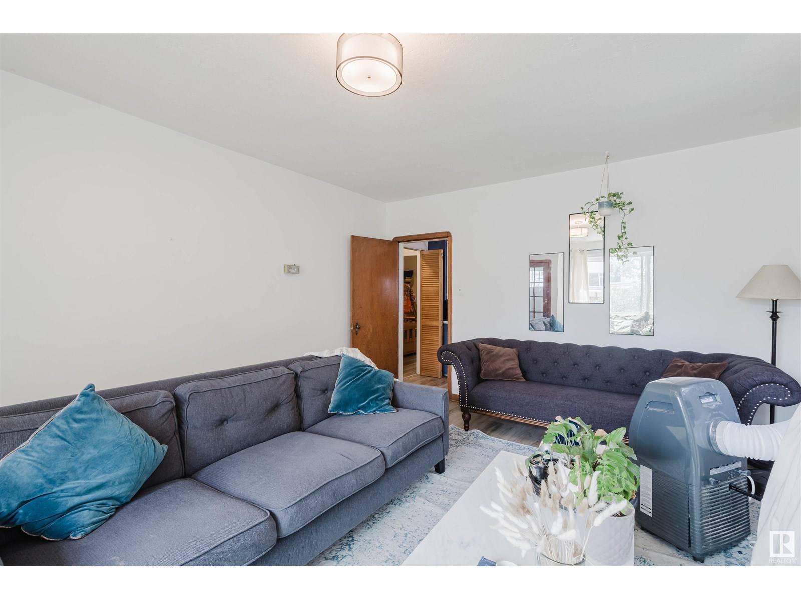 Edmonton, AB T6E2M1,10112 86 AV NW