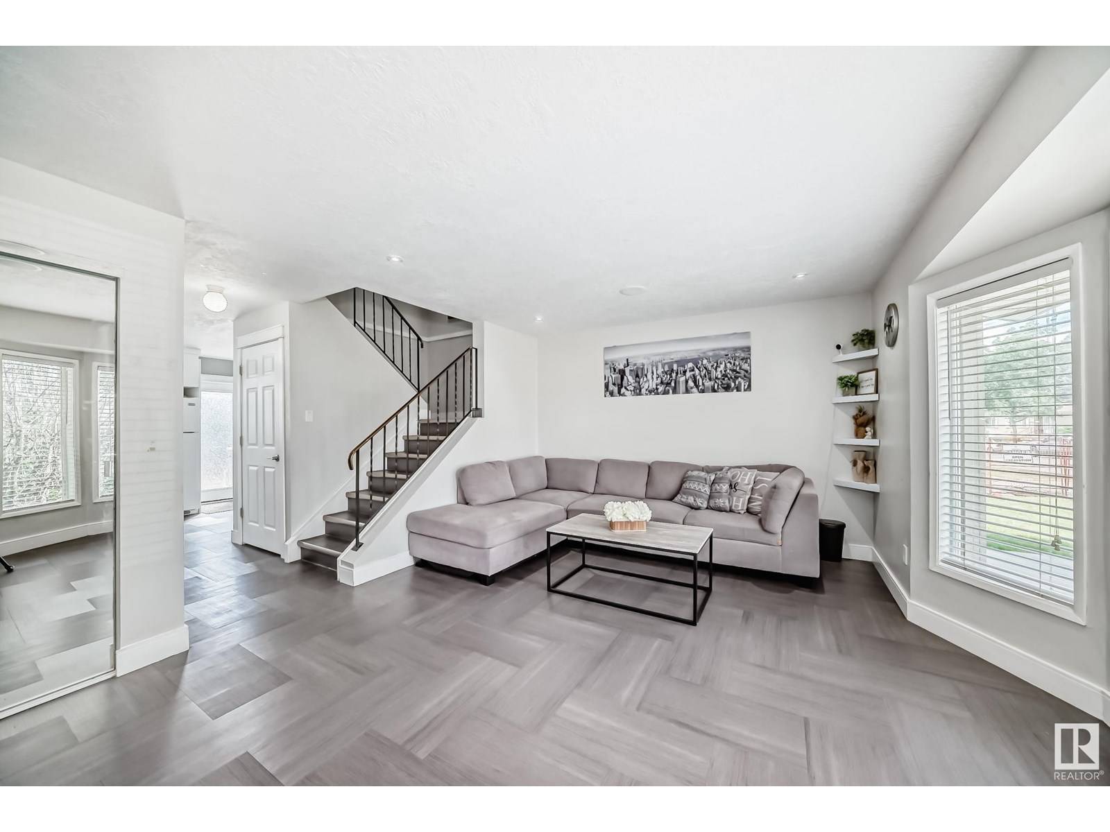 Edmonton, AB T5X4W7,12603 161 AV NW