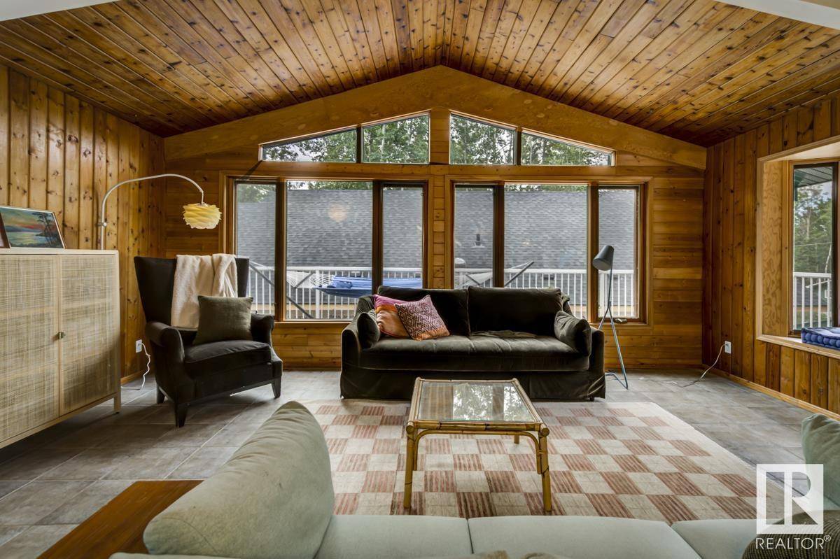 Rural Lac Ste. Anne County, AB T0E0L0,6 HAZEL AV