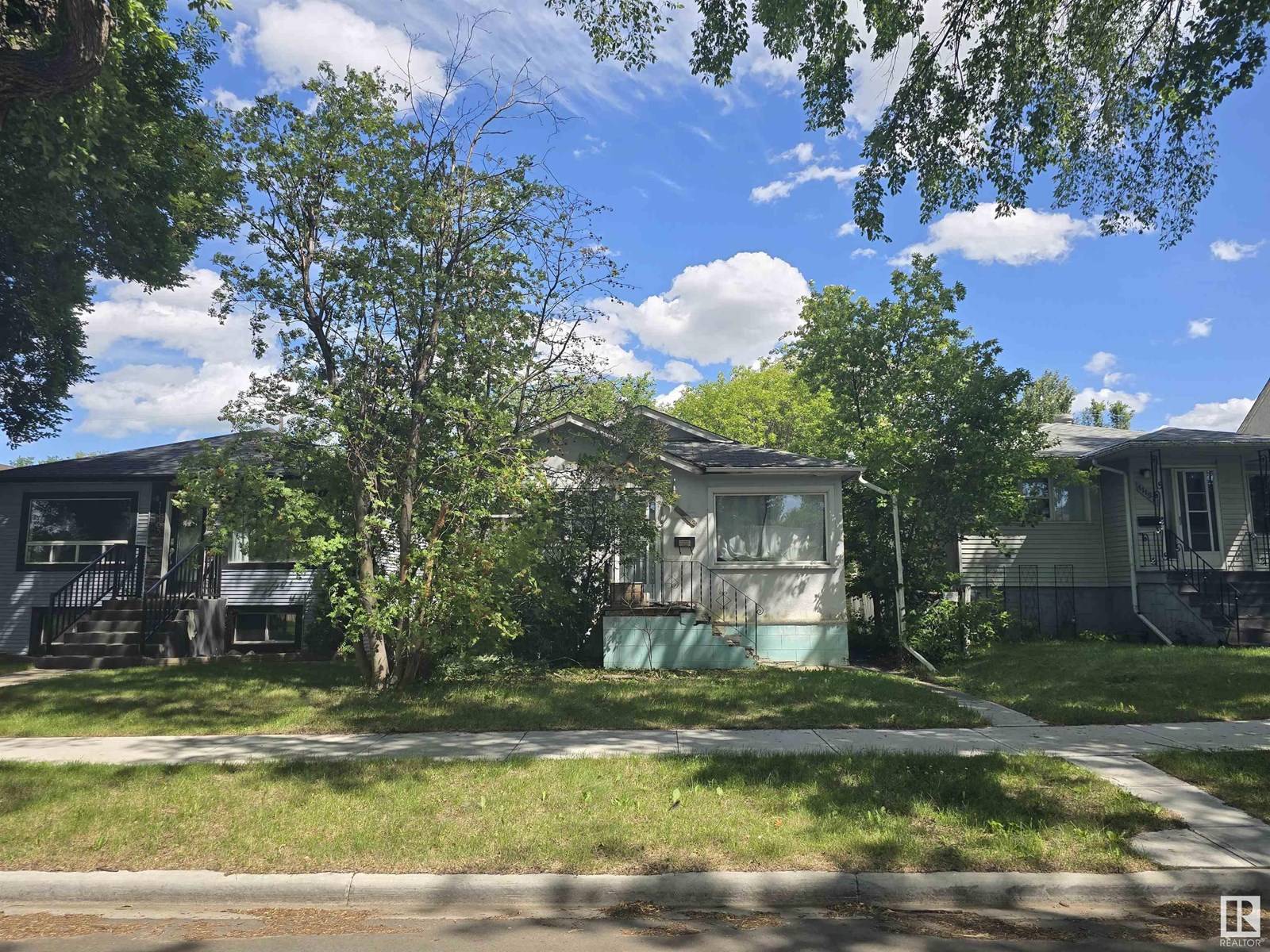 Edmonton, AB T5W3H6,11163 52 ST NW