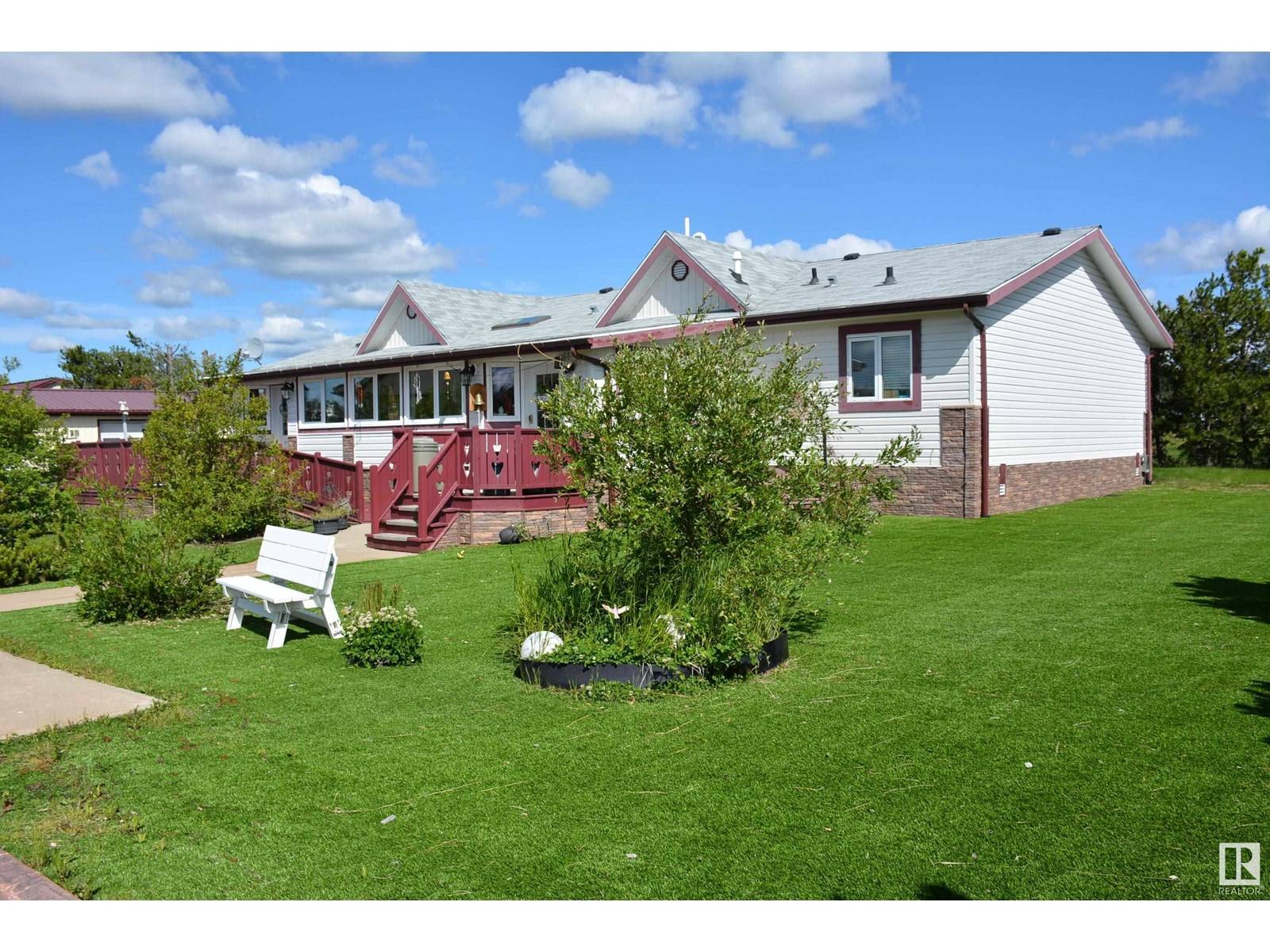 Swan Hills, AB T0G2C0,5044 & 5052 NORTH AV