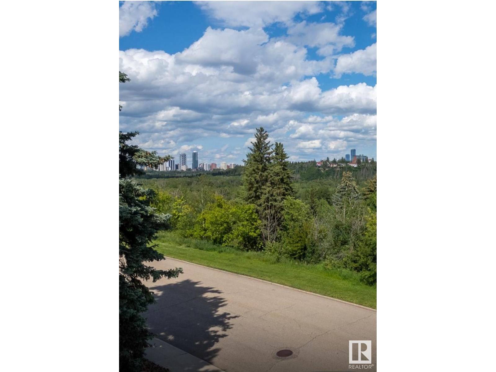 Edmonton, AB T5R0B4,8404 134 ST NW
