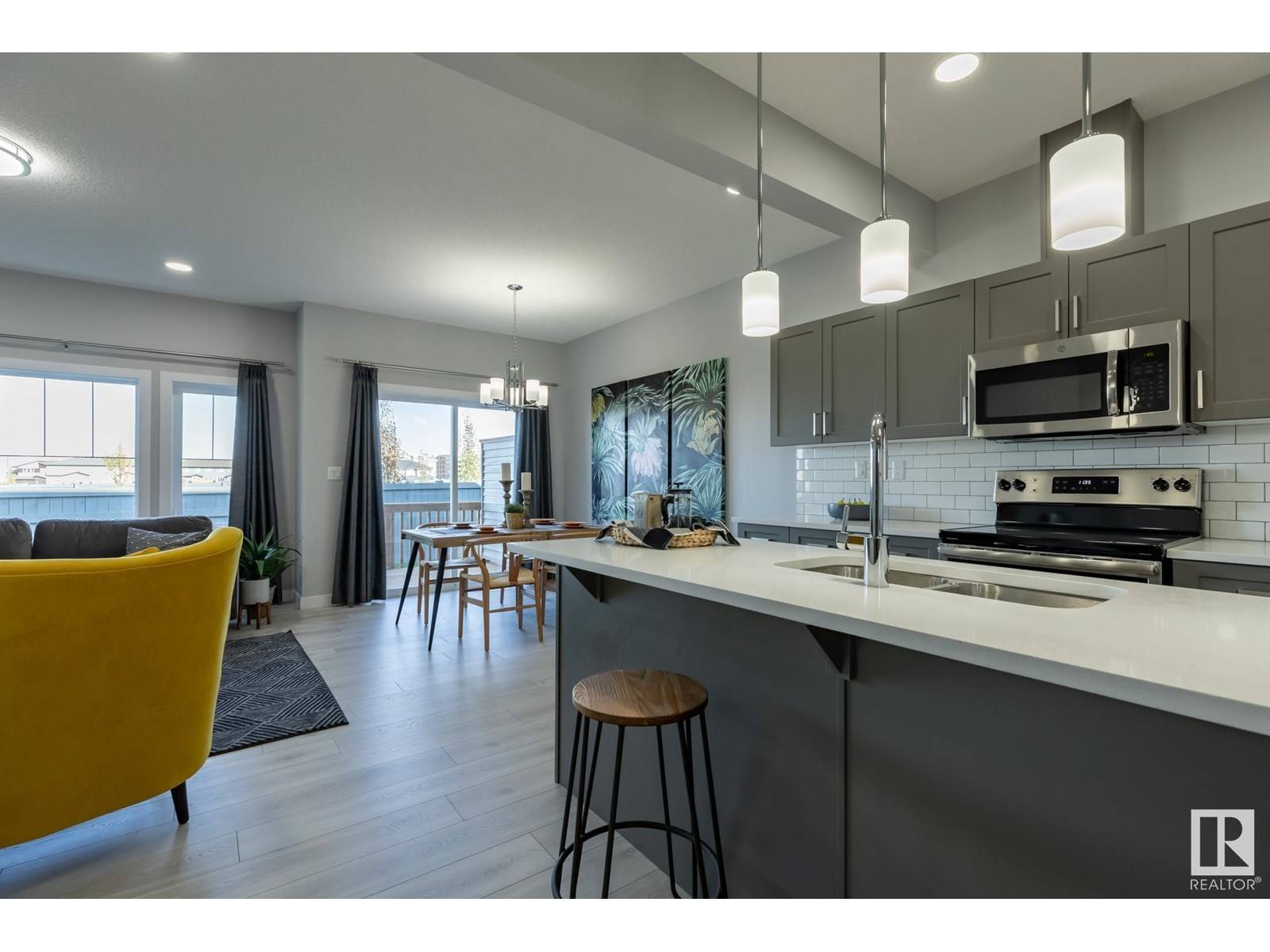 Edmonton, AB T6X3H9,307 27 ST SW