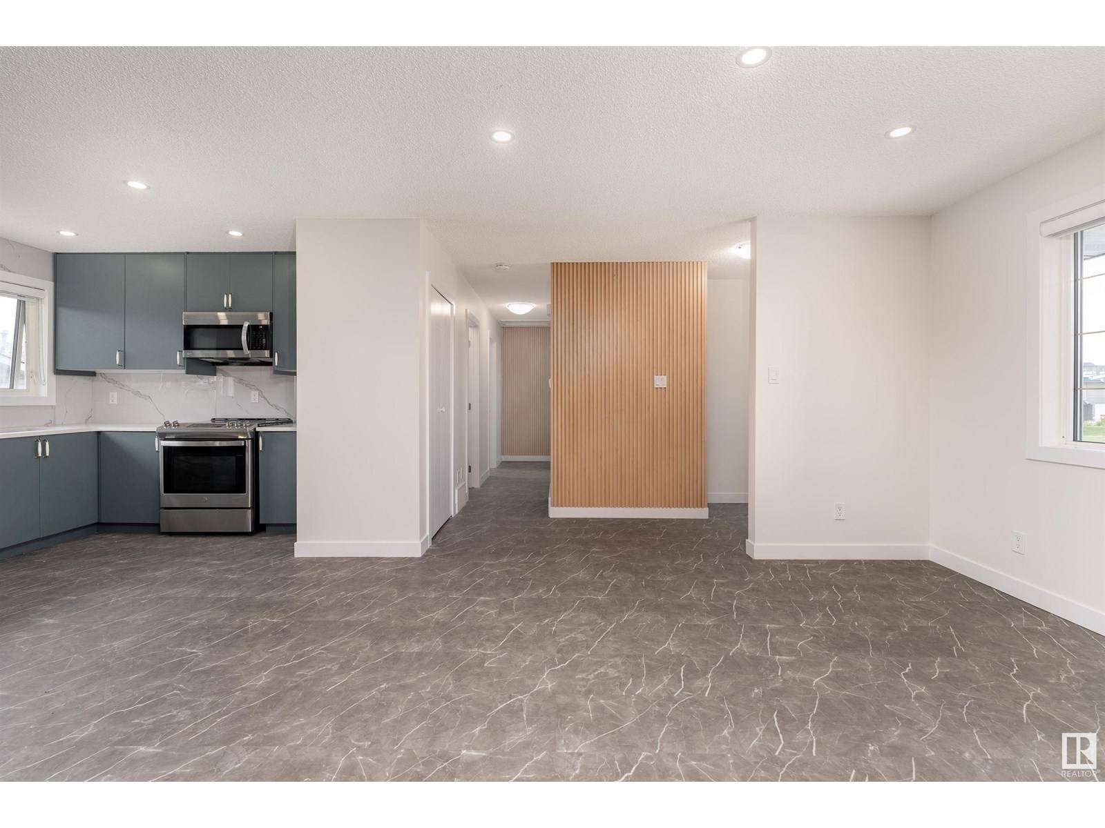 Edmonton, AB T5E3Y6,14011 95 ST NW
