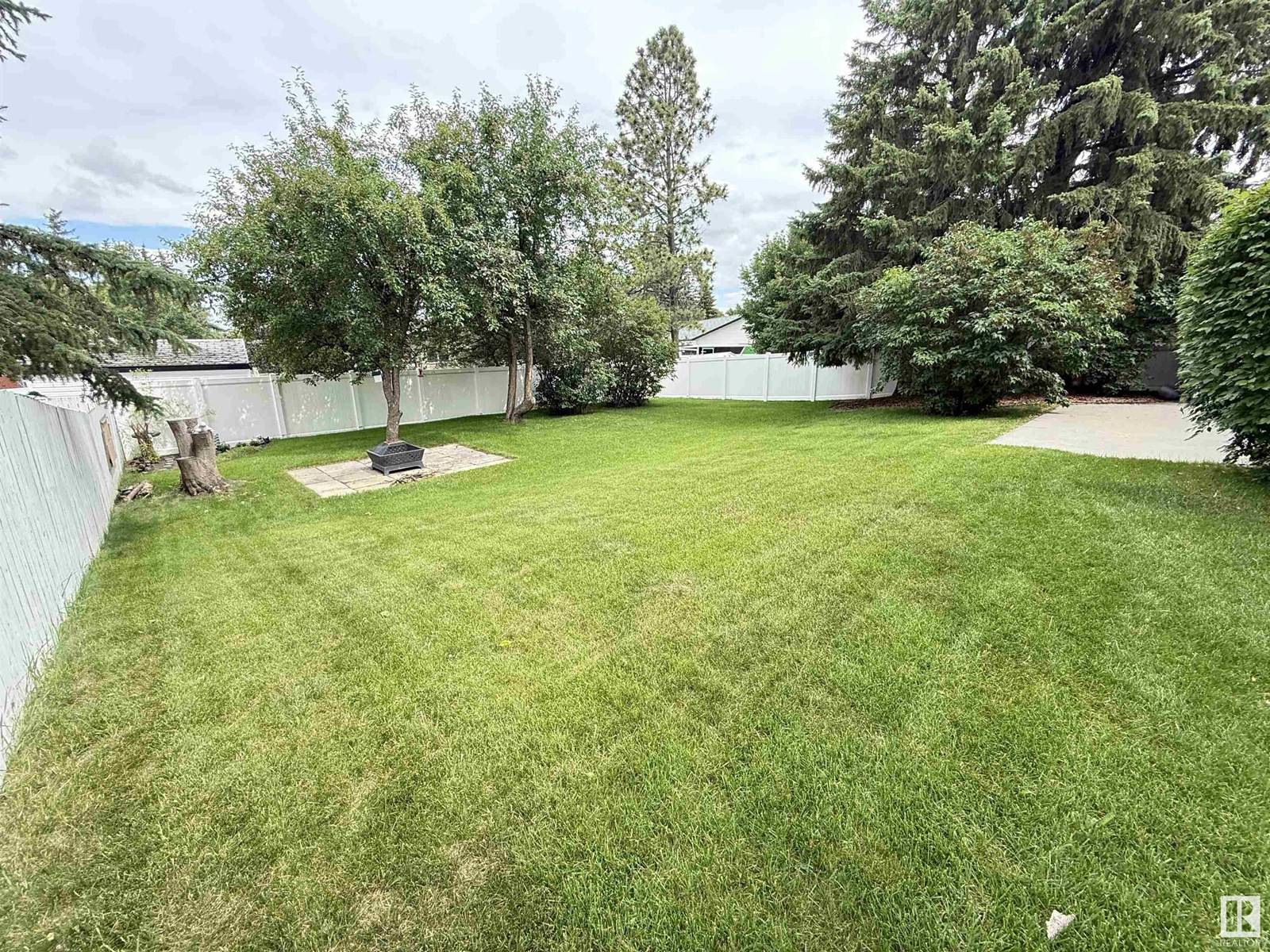 Sherwood Park, AB T8A0A7,24 STARLING DR