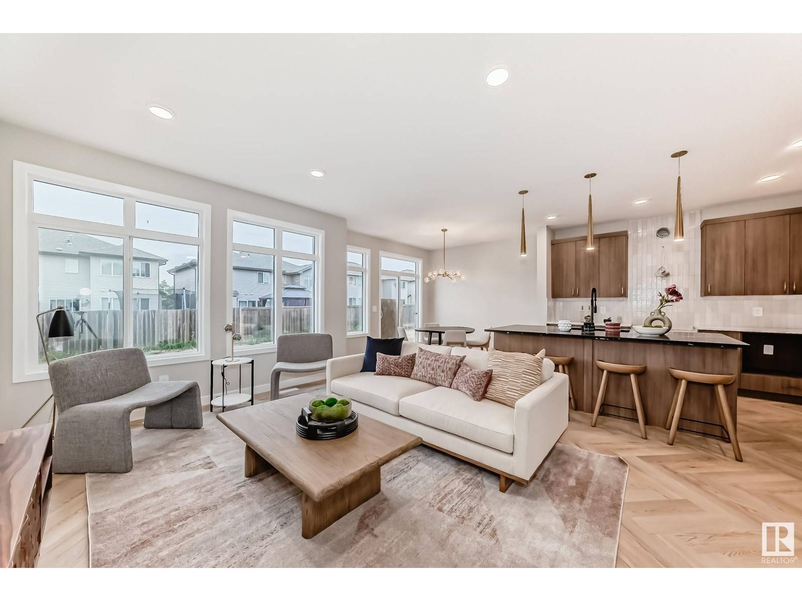Edmonton, AB T6M3E3,4223 206 ST NW