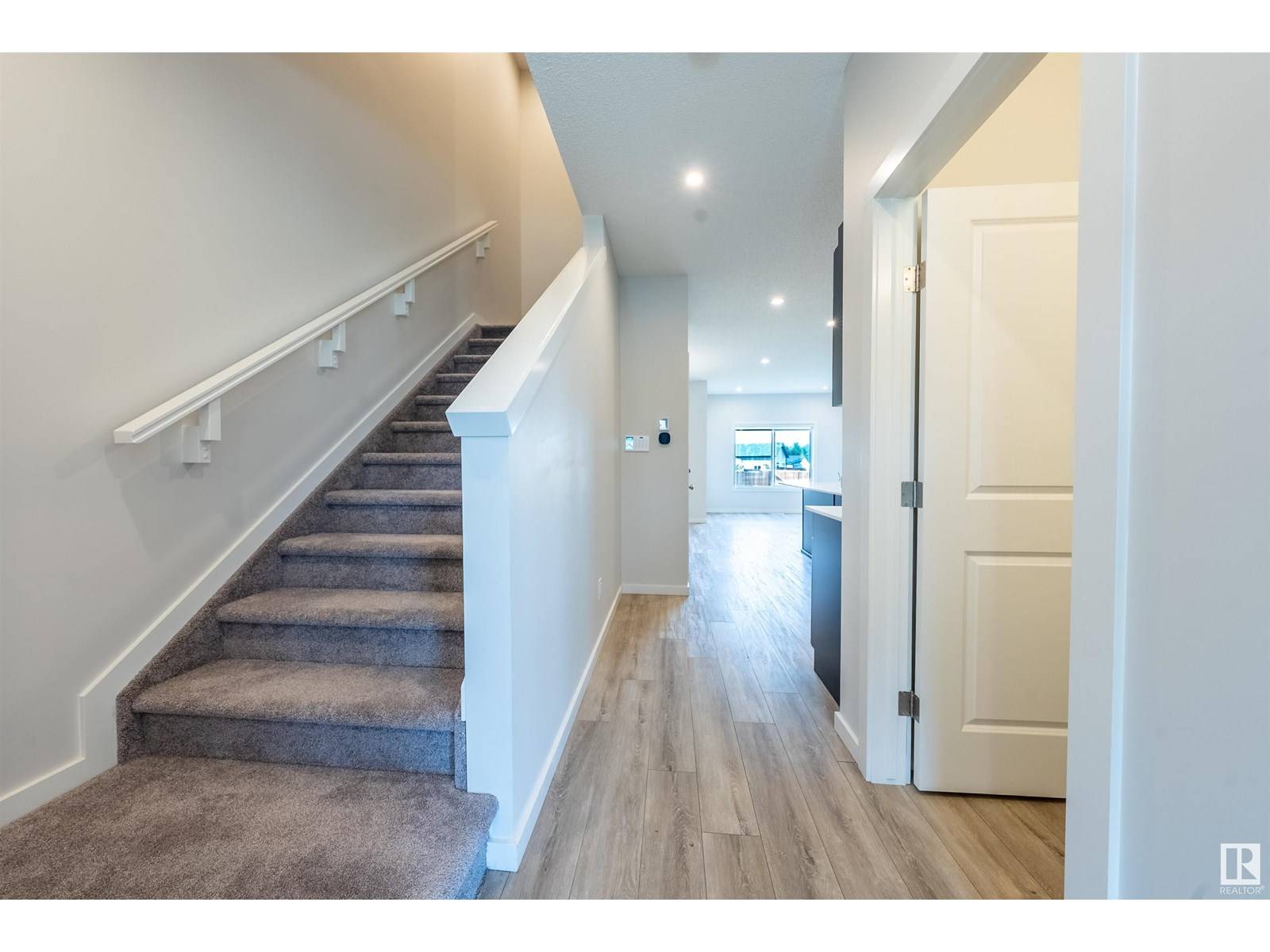 Edmonton, AB T6T2P9,308 36 AV NW