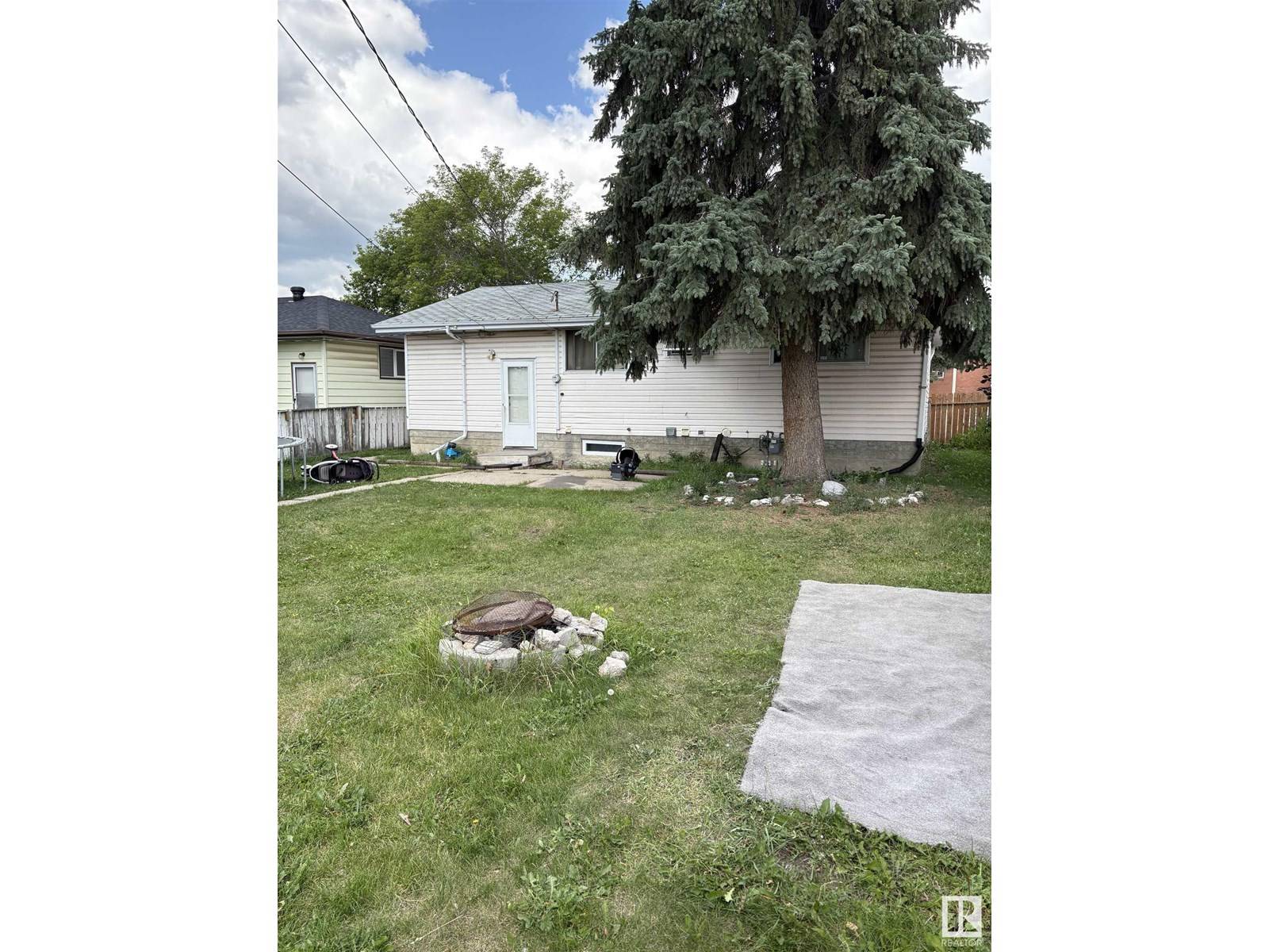 Edmonton, AB T5E1N9,10115 135 AV NW