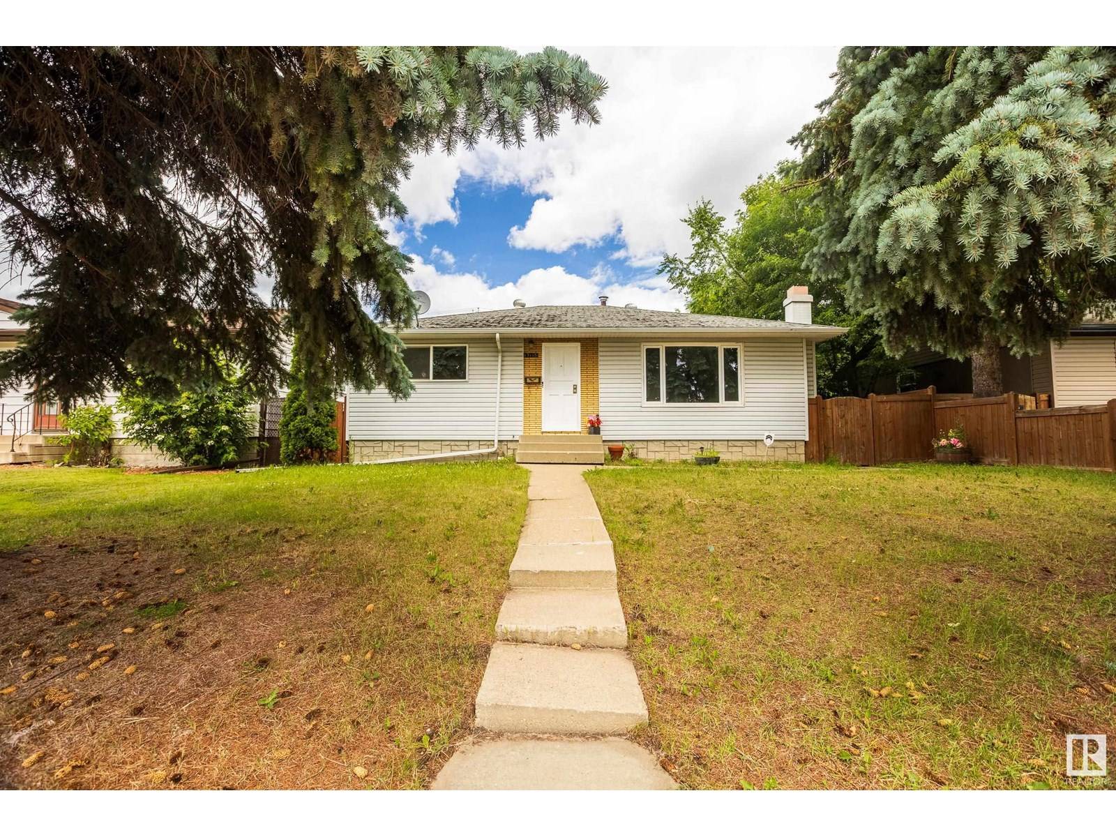 Edmonton, AB T5L4B3,13116 136 AV NW