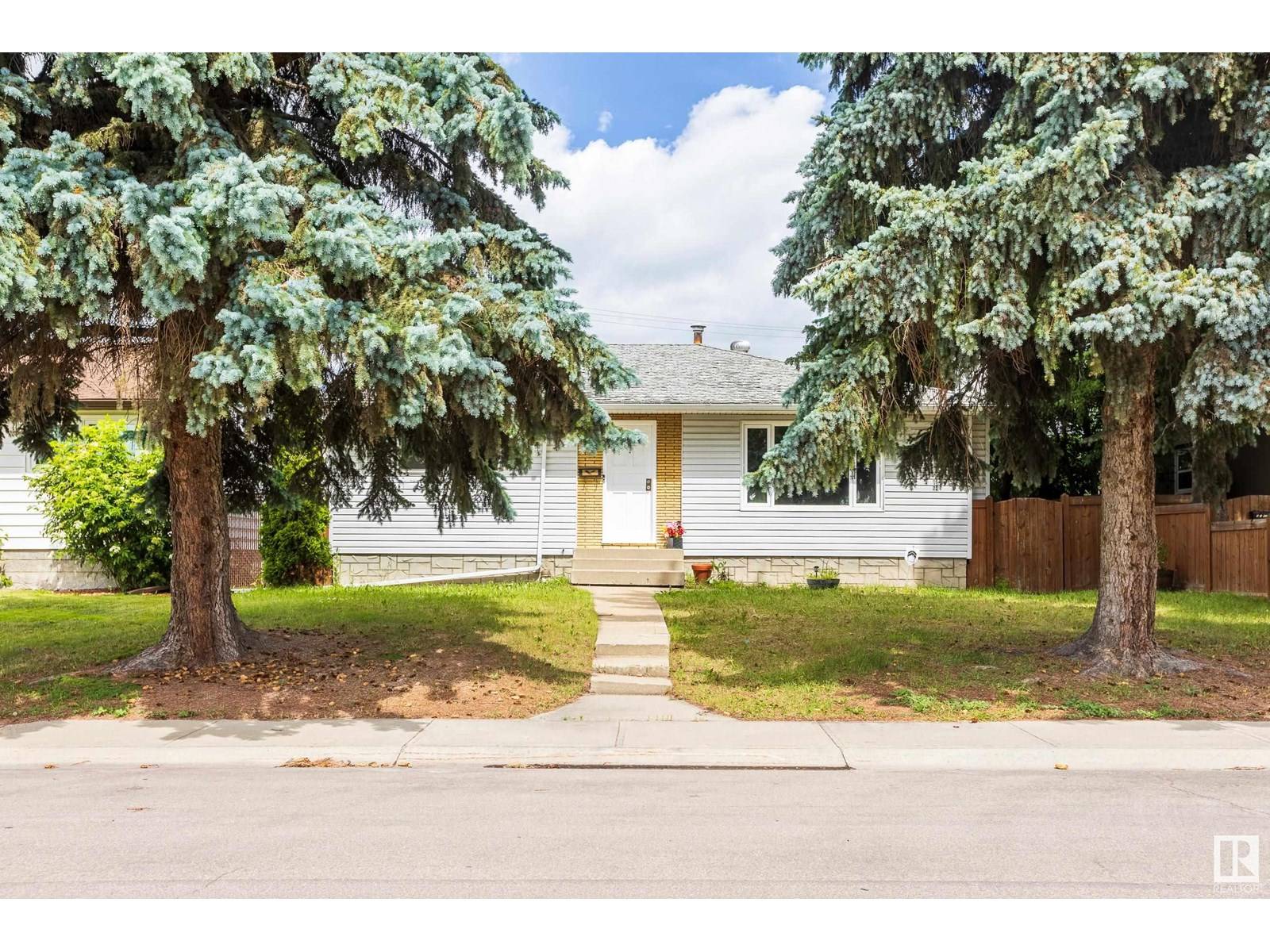 Edmonton, AB T5L4B3,13116 136 AV NW