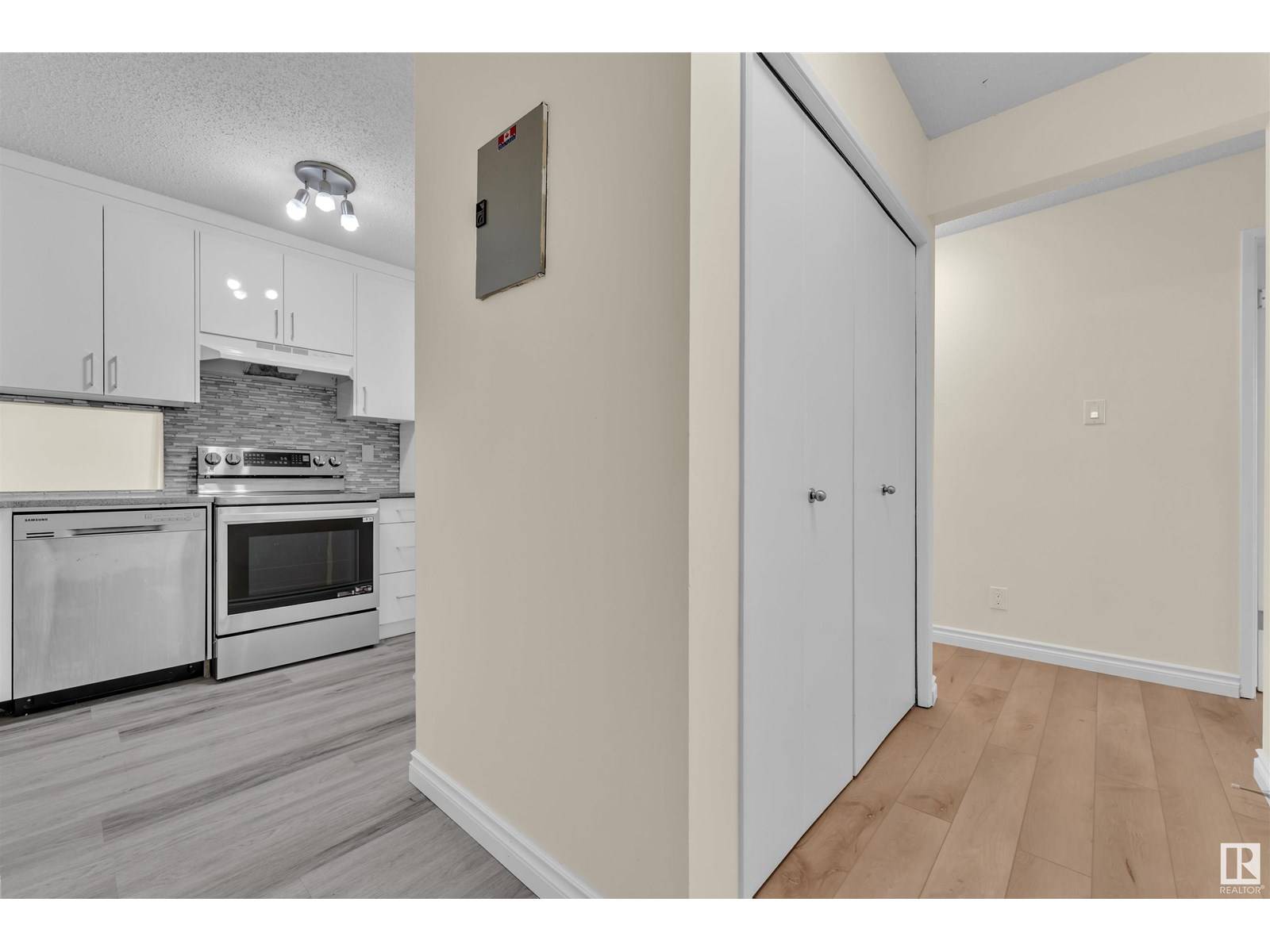 Edmonton, AB T6K2P9,#5 3855 76 ST NW