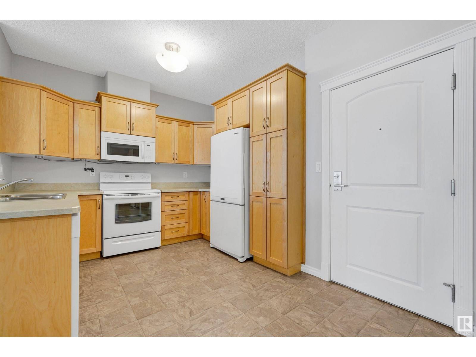 Edmonton, AB T5P0N3,#215 9820 165 ST NW