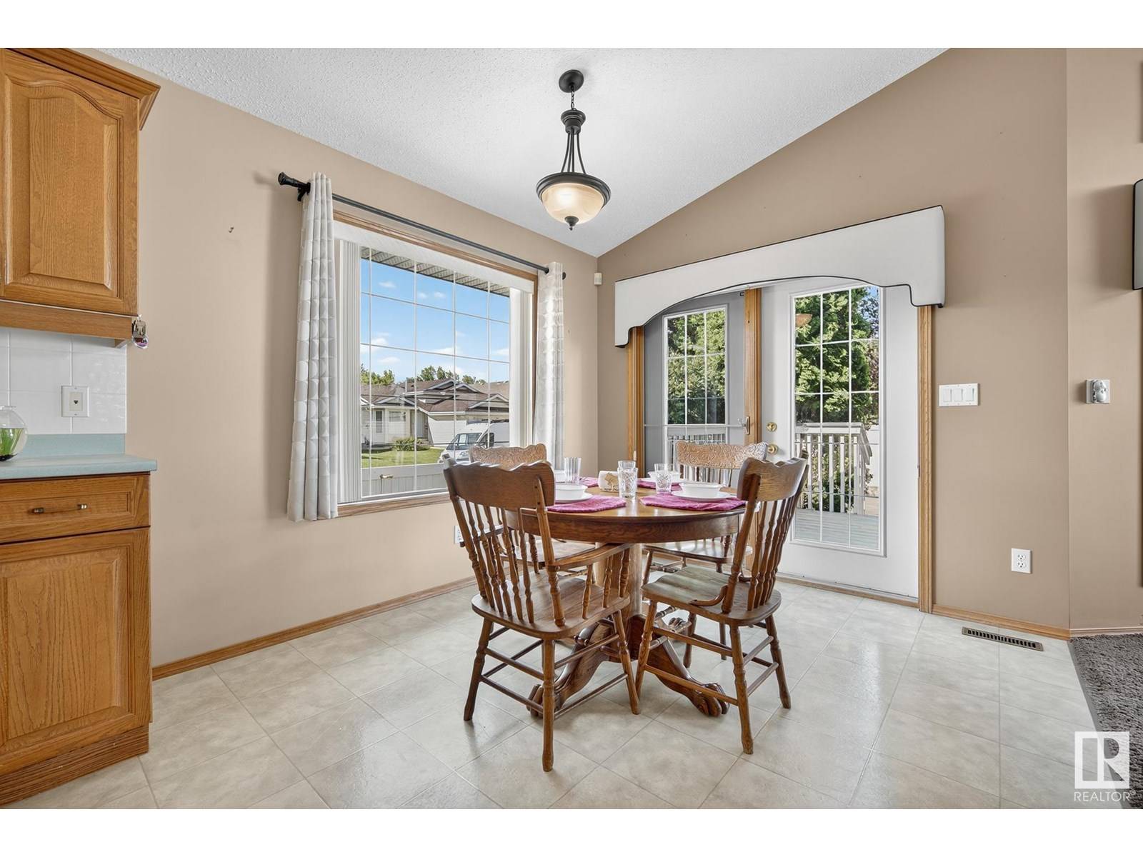 Edmonton, AB T5A5E7,5052 152A AV NW