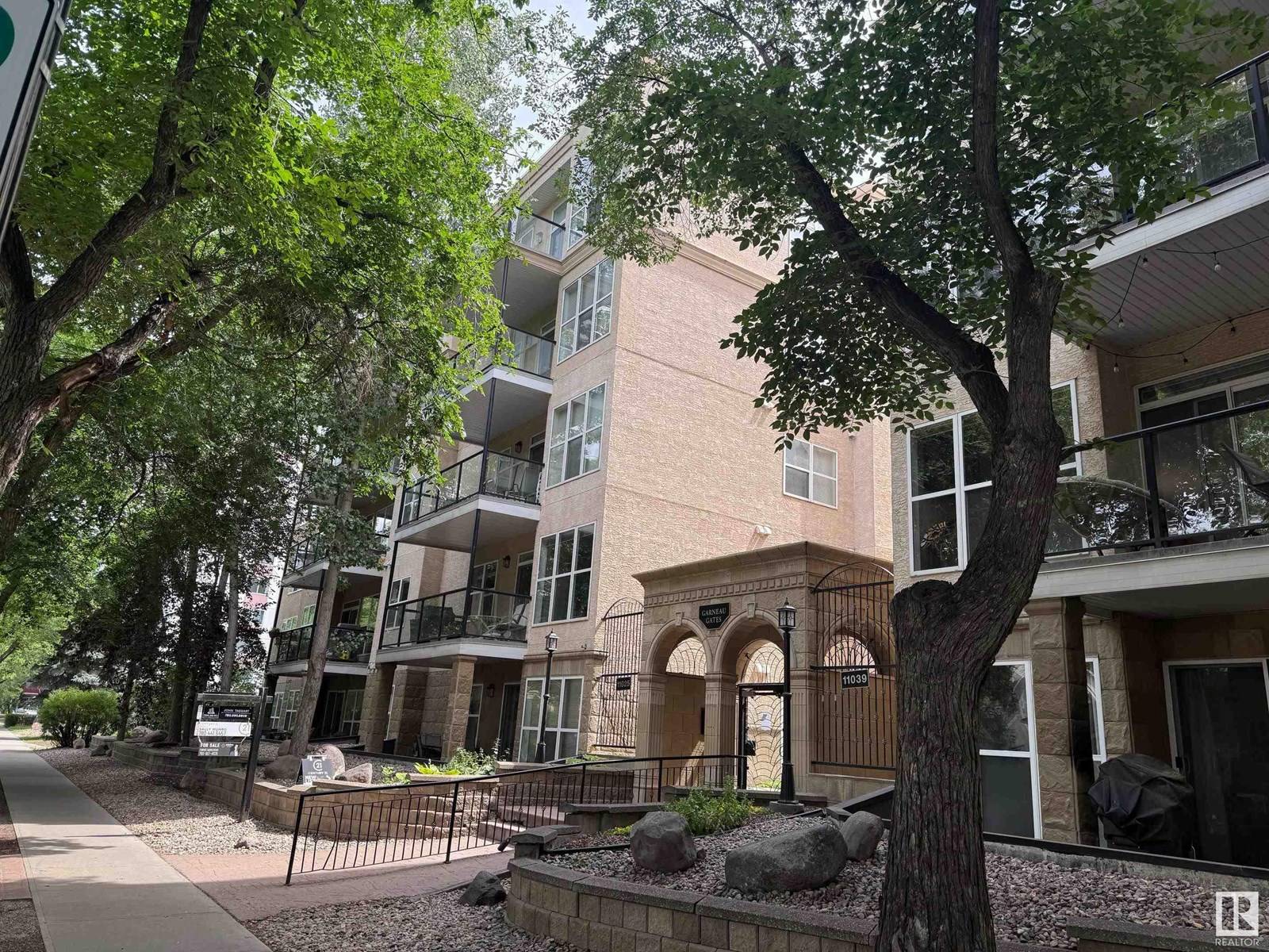 Edmonton, AB T5J5G3,#103 11025 83 AV NW