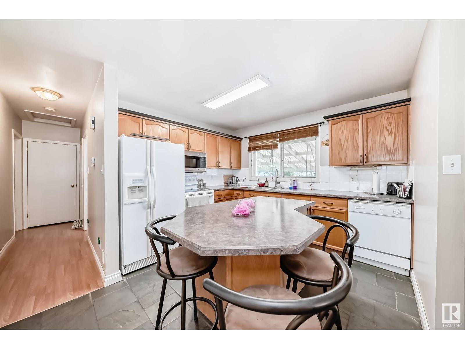 St. Albert, AB T8N0S2,44 GRANDIN RD