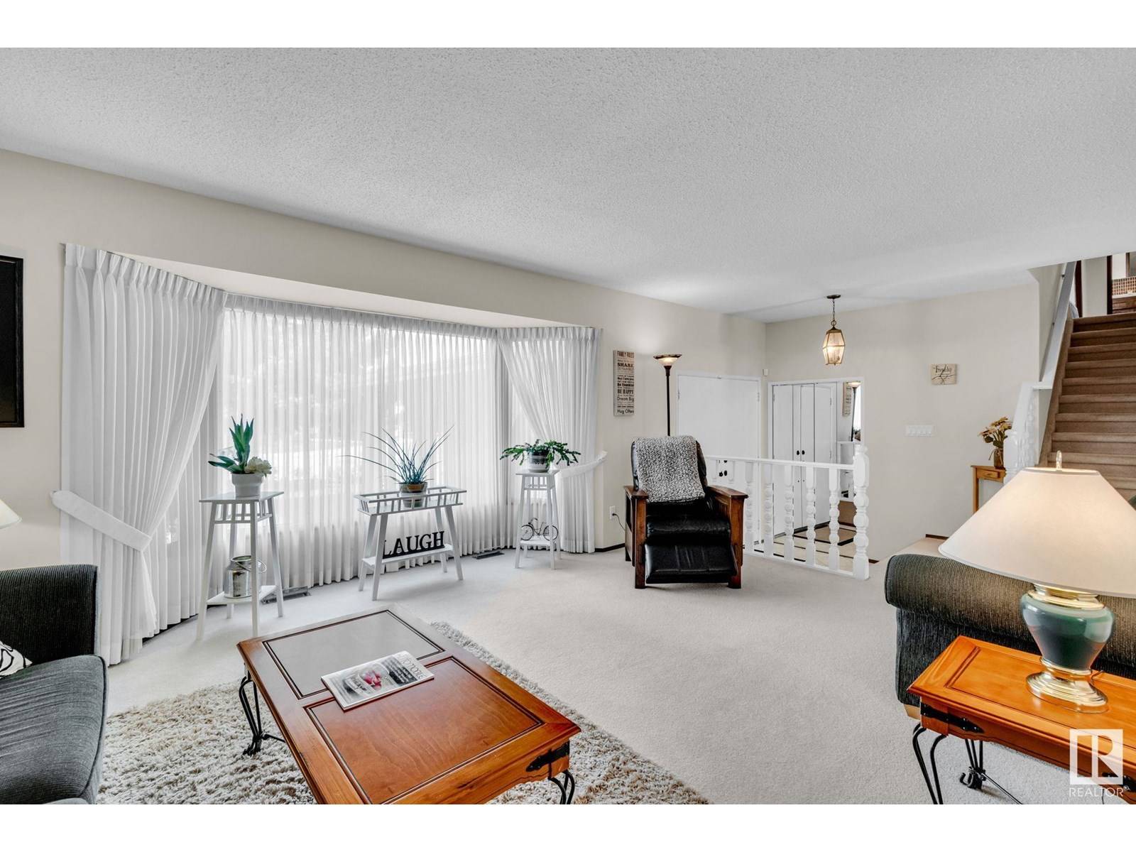 Edmonton, AB T6J3N7,11739 27 AV NW