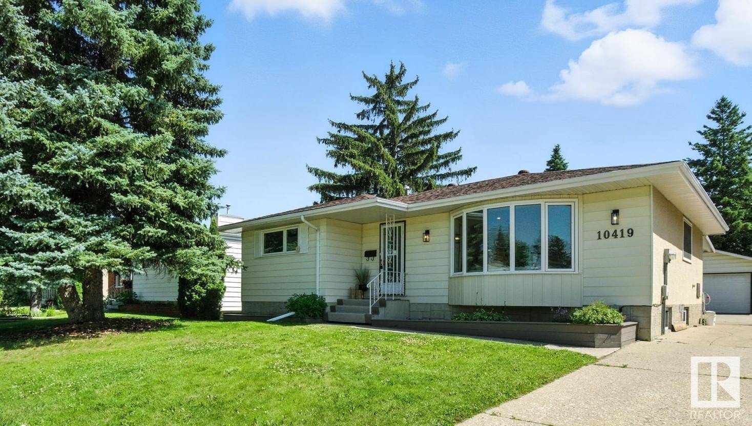 Edmonton, AB T6J2H7,10419 36A AV NW