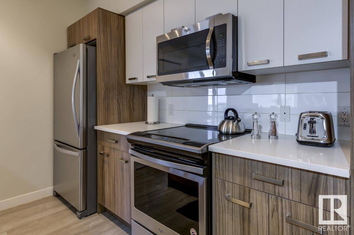 Edmonton, AB T5J0E9,#1707 10410 102 AV NW