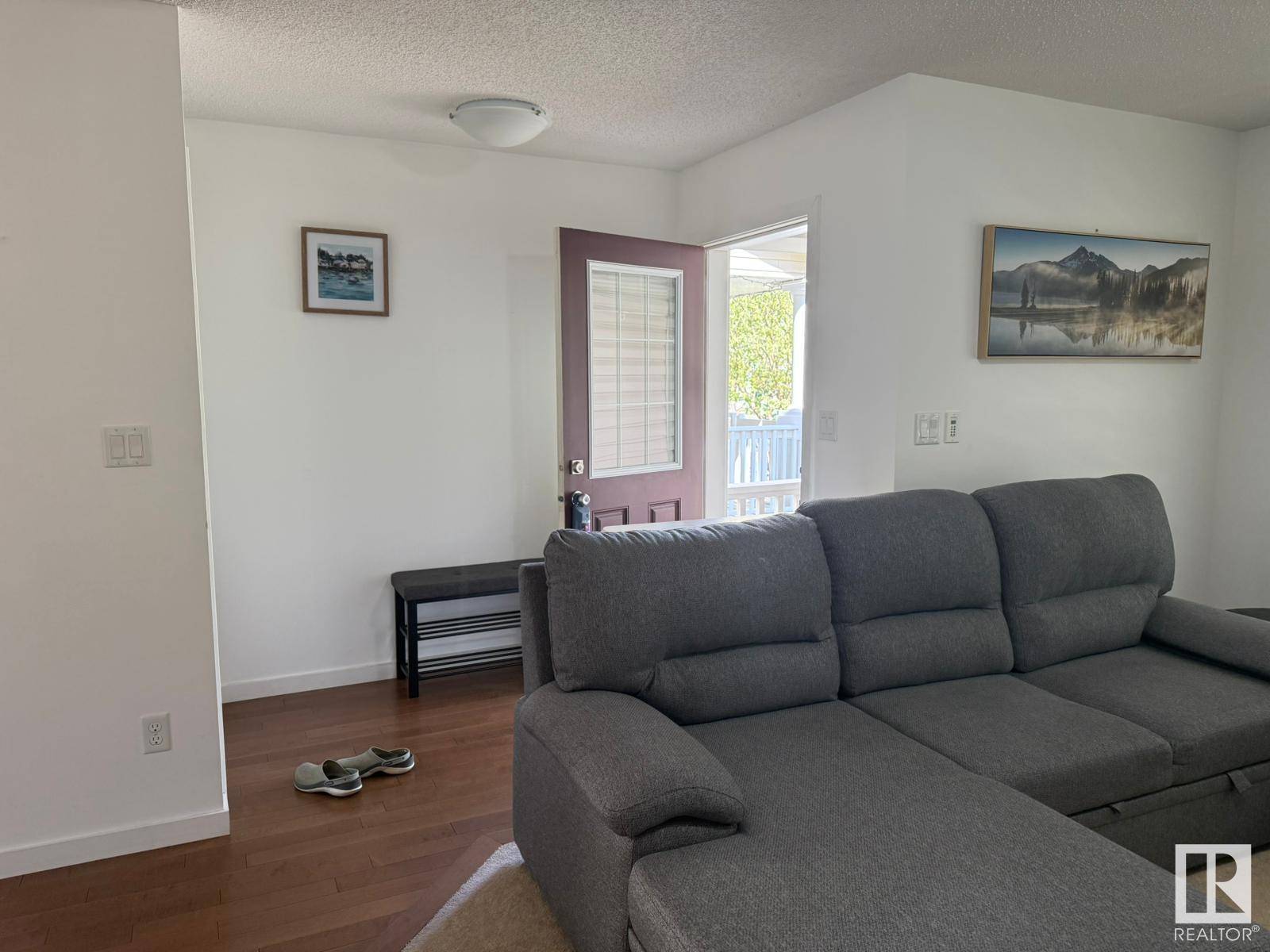 Edmonton, AB T6X0H1,1332 74 ST SW