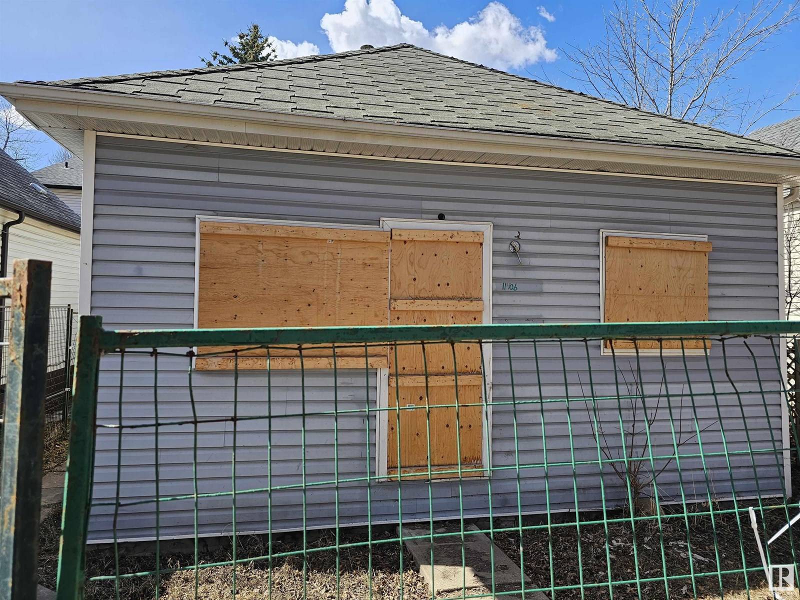 Edmonton, AB T5B3R1,11406 88 ST NW