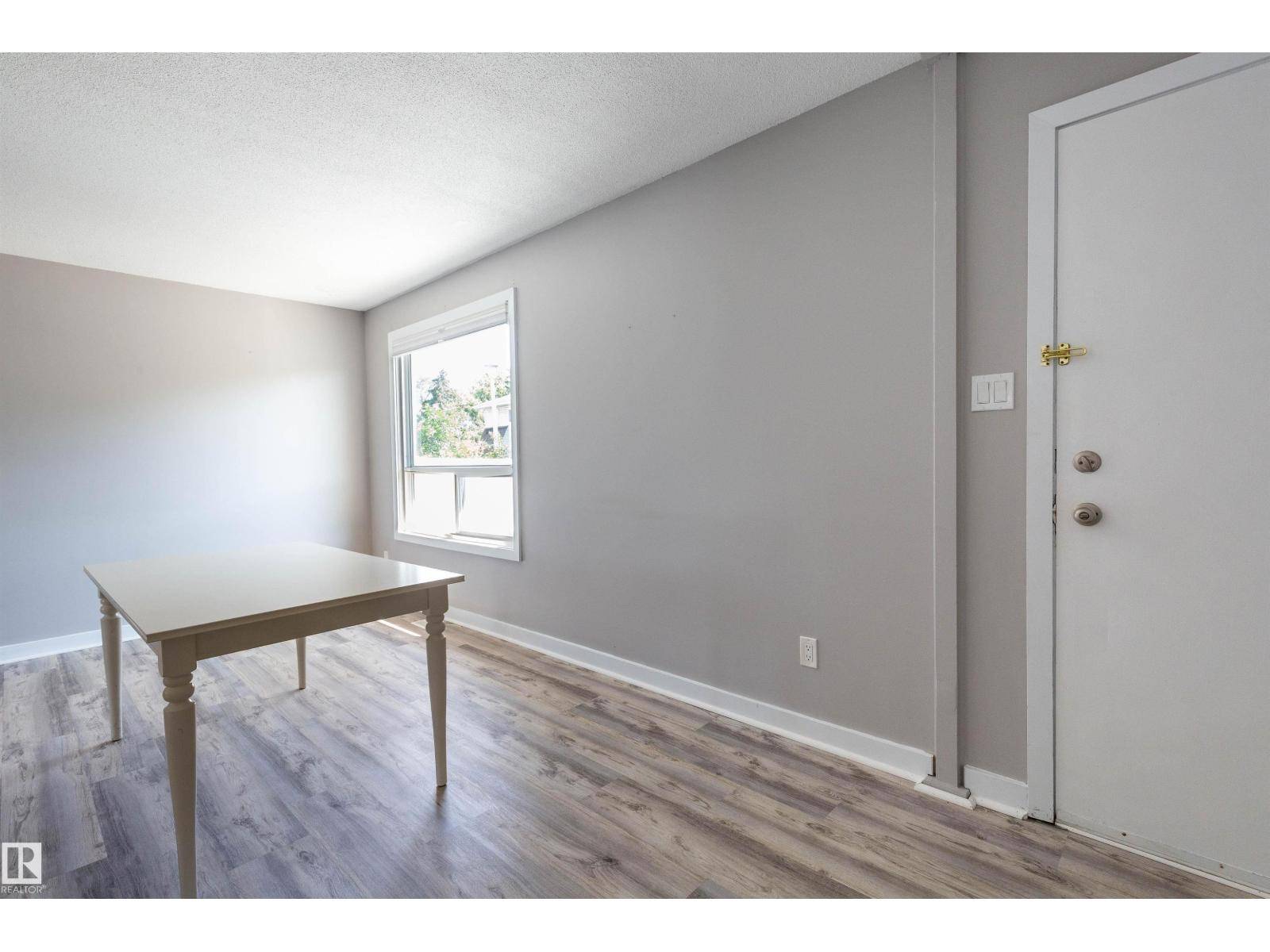 Edmonton, AB T5E5V8,211 DICKINSFIELD CO NW
