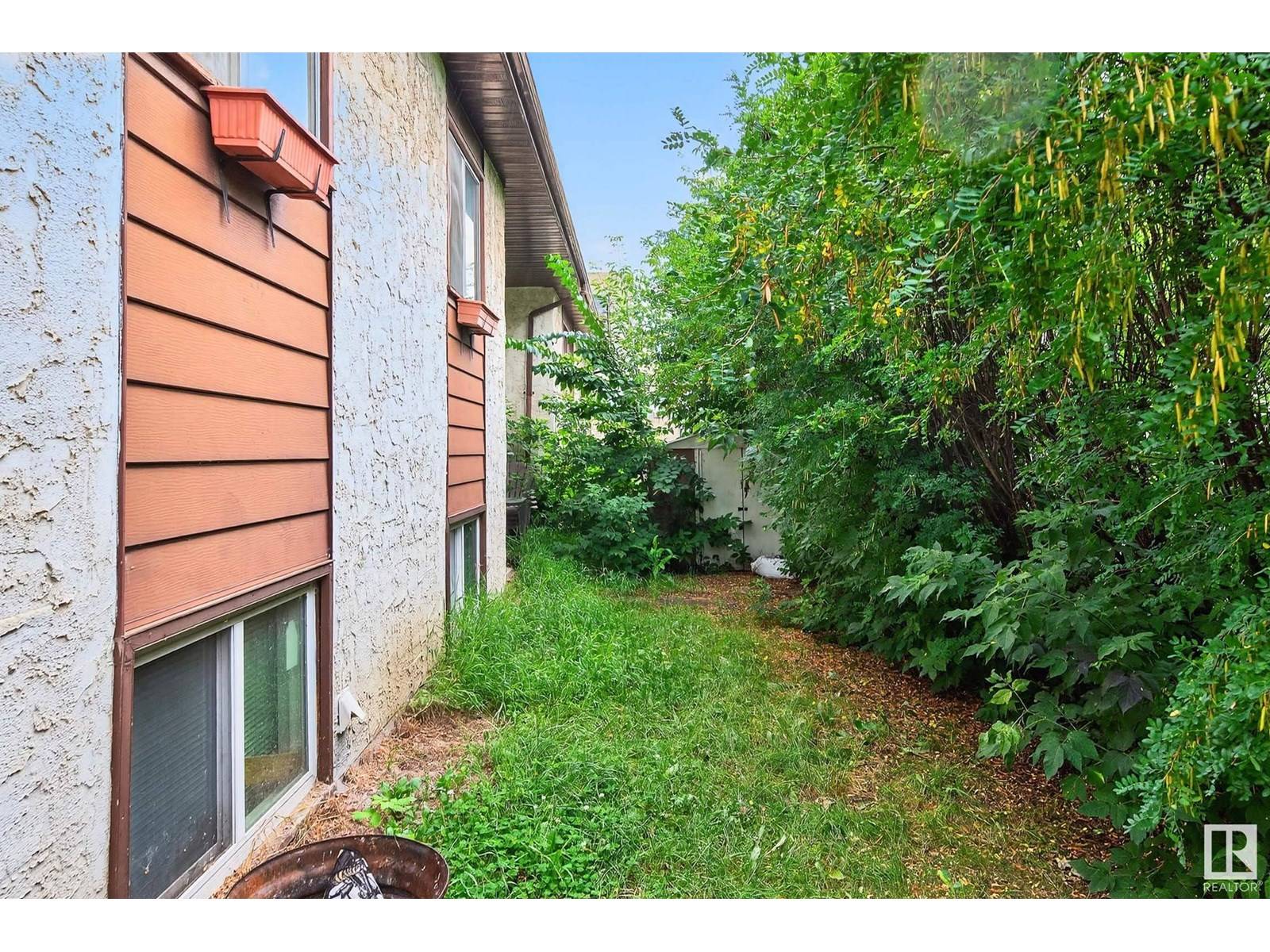 Edmonton, AB T5M0M6,11205 125 ST NW