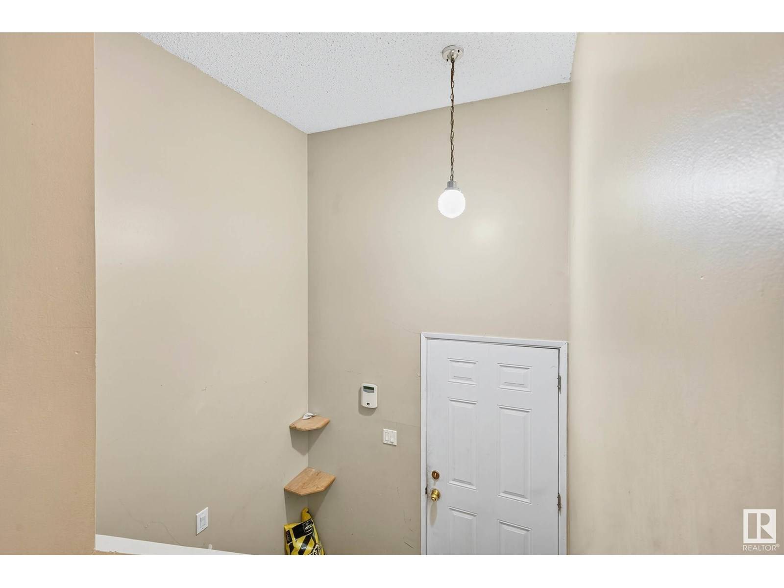 Edmonton, AB T5M2S9,12414 112 AV NW