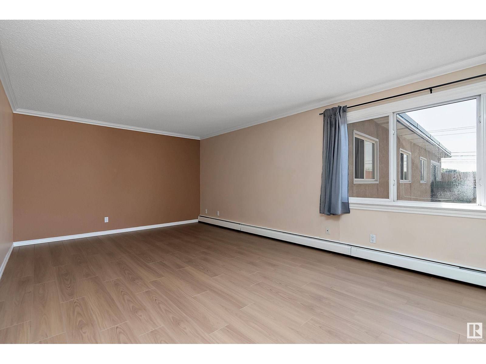 Edmonton, AB T6E2E1,#302 10555 83 AV NW
