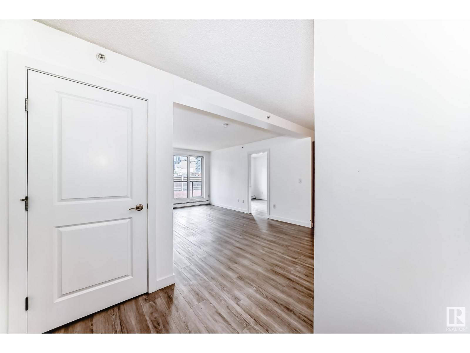 Edmonton, AB T5J5G3,#304 10303 105 ST NW