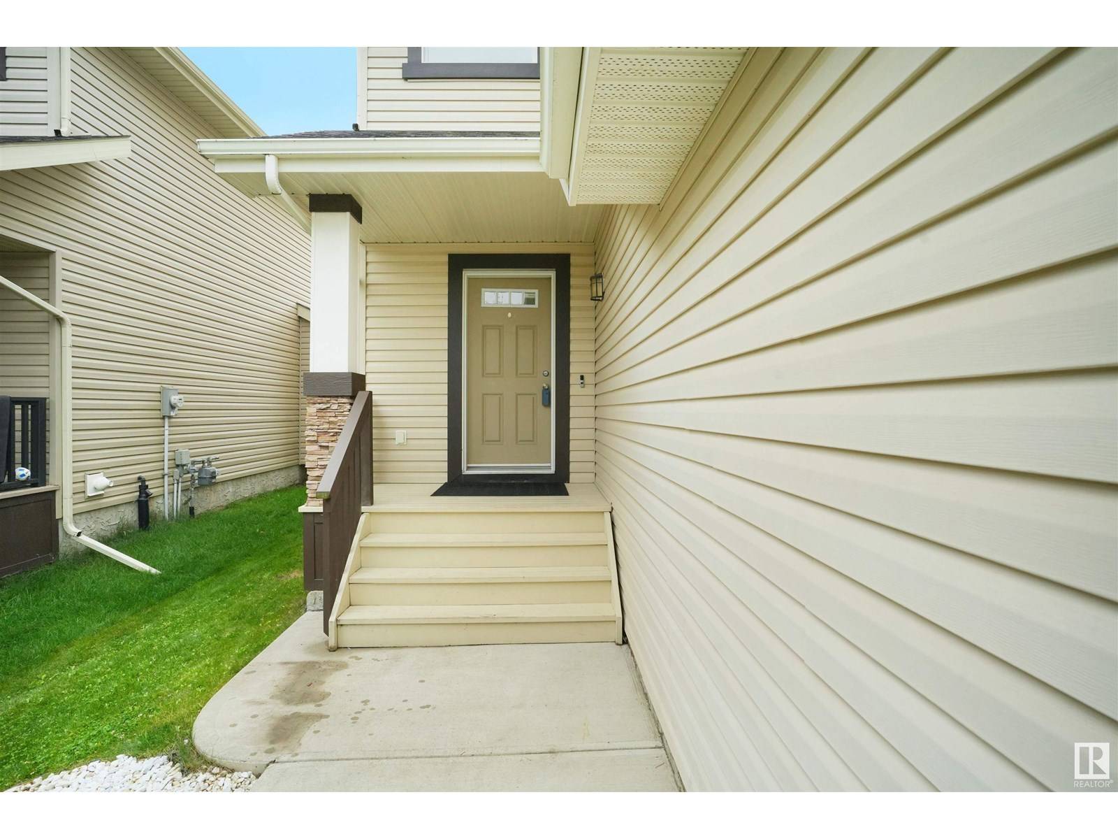 Edmonton, AB T6W0M8,17361 8A AV SW