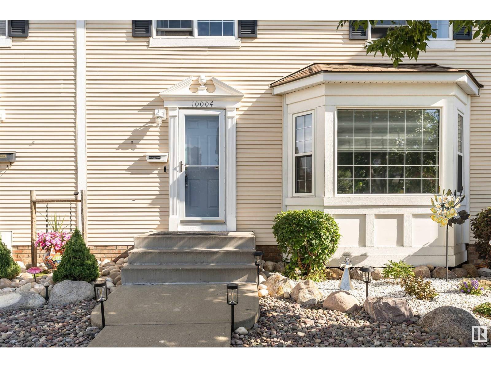 Edmonton, AB T5E6M5,10004 144 AV NW